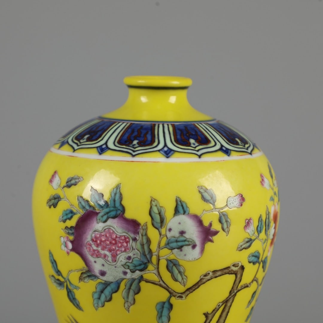 A Exquisite Yellow Glazed Pomegranate Pattern Vase - 2