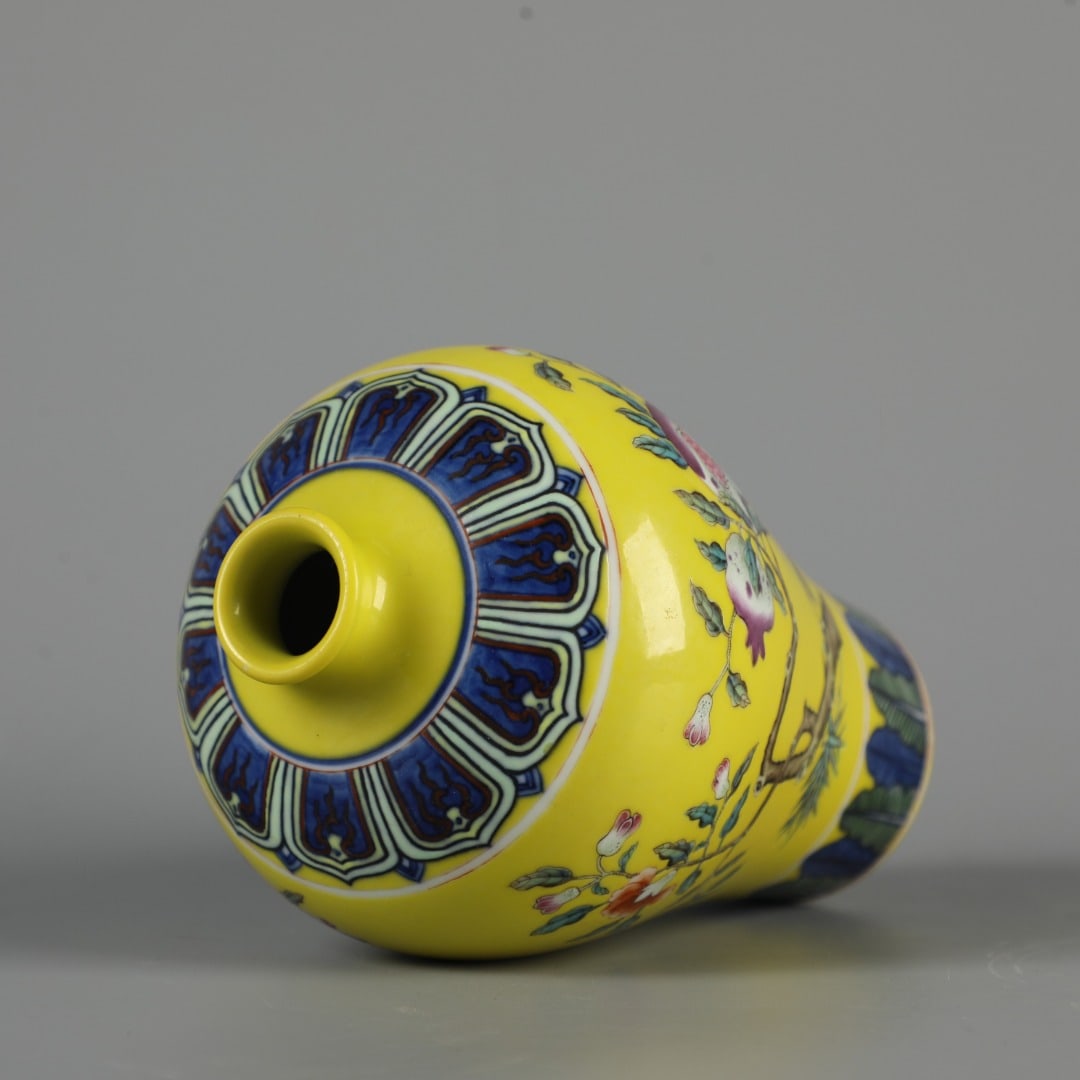 A Exquisite Yellow Glazed Pomegranate Pattern Vase - 7
