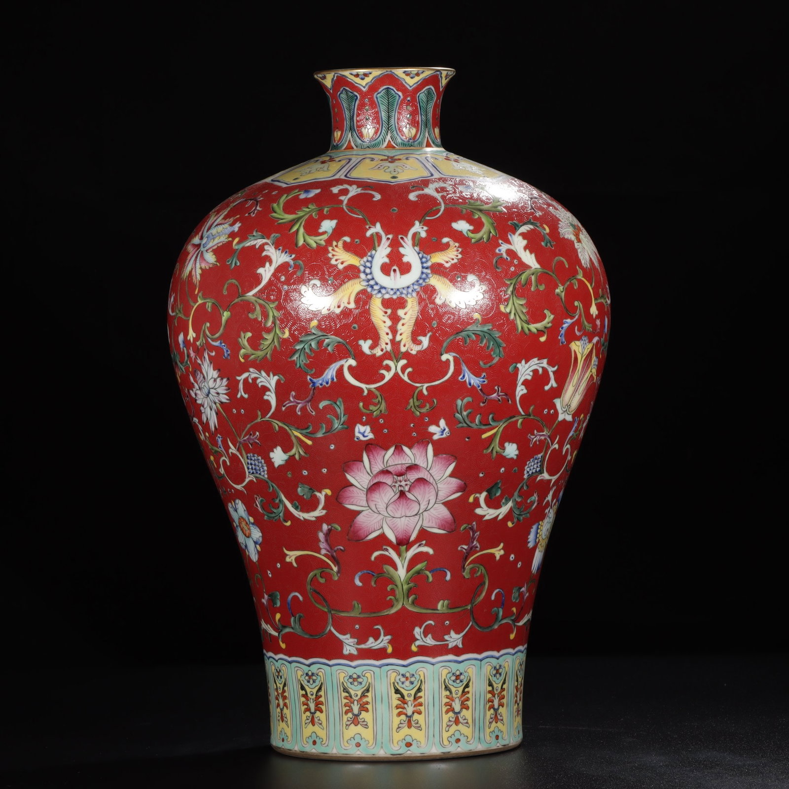 Ruby Red-Glazed Painted Gold Flower Pattern Vase: Ruby Red-Glazed Painted Gold Flower Pattern Vase,Qing Dynasty, China,Qianlong Six-character Mark,Size:15.4inx3.1inx5.6in