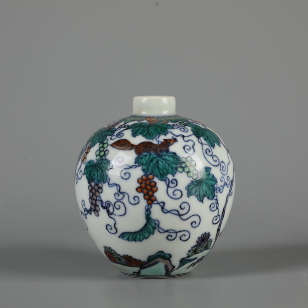 A Exquisite Doucai Squirrel and Grapes Pattern Jar - 2