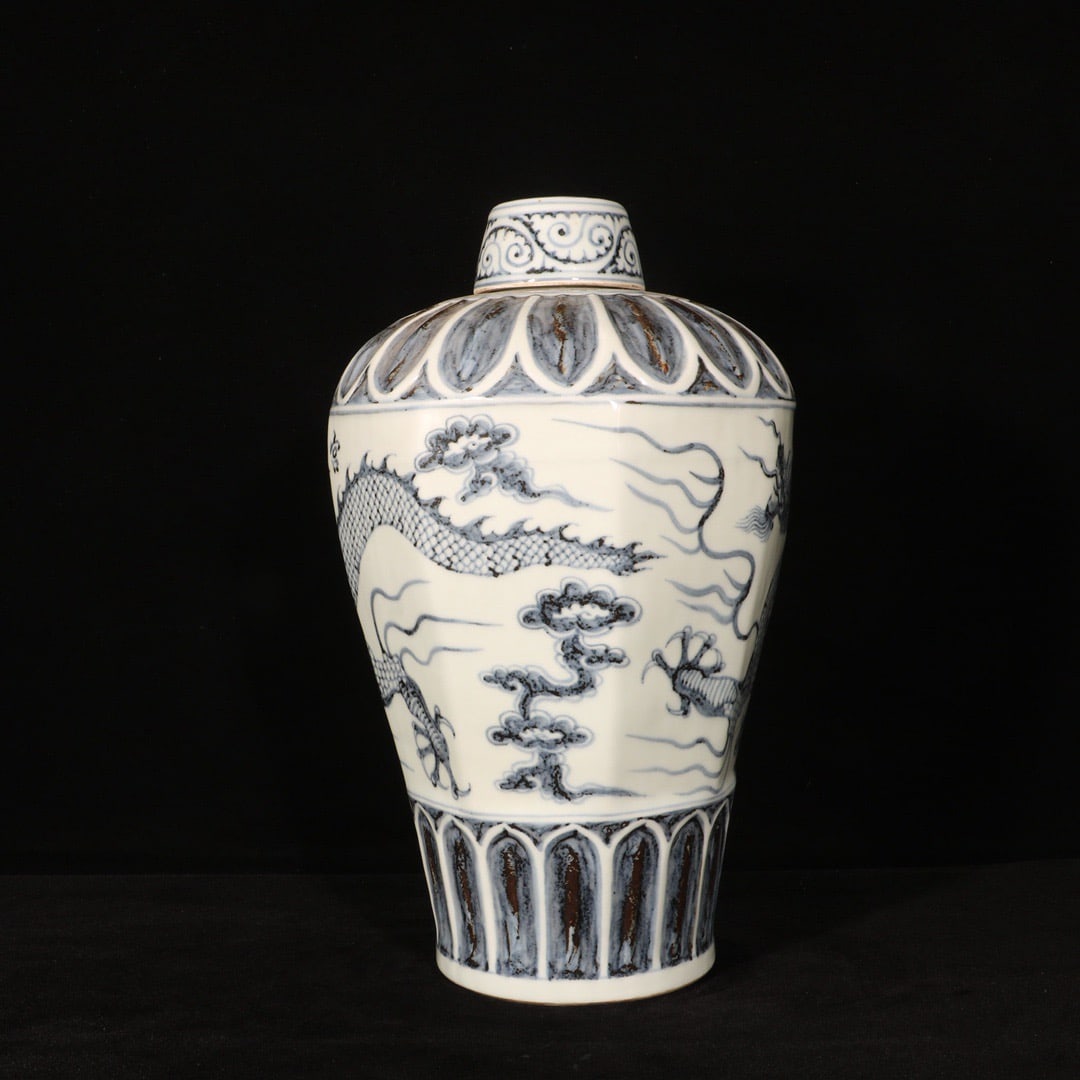 A Exquisite Blue and White Dragon Pattern Vase - 6