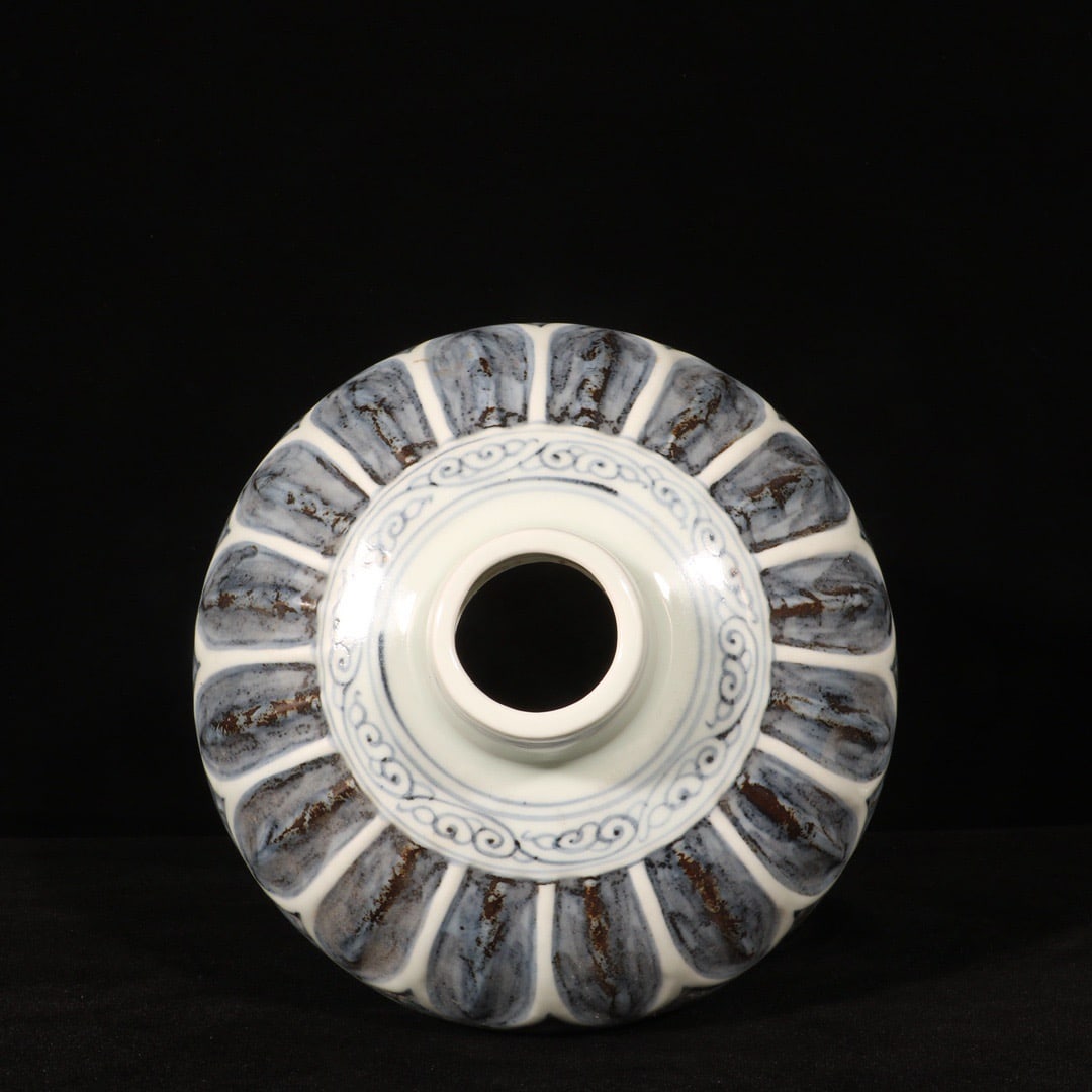 A Exquisite Blue and White Dragon Pattern Vase - 7