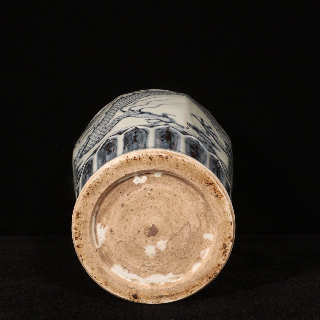 A Exquisite Blue and White Dragon Pattern Vase - 8