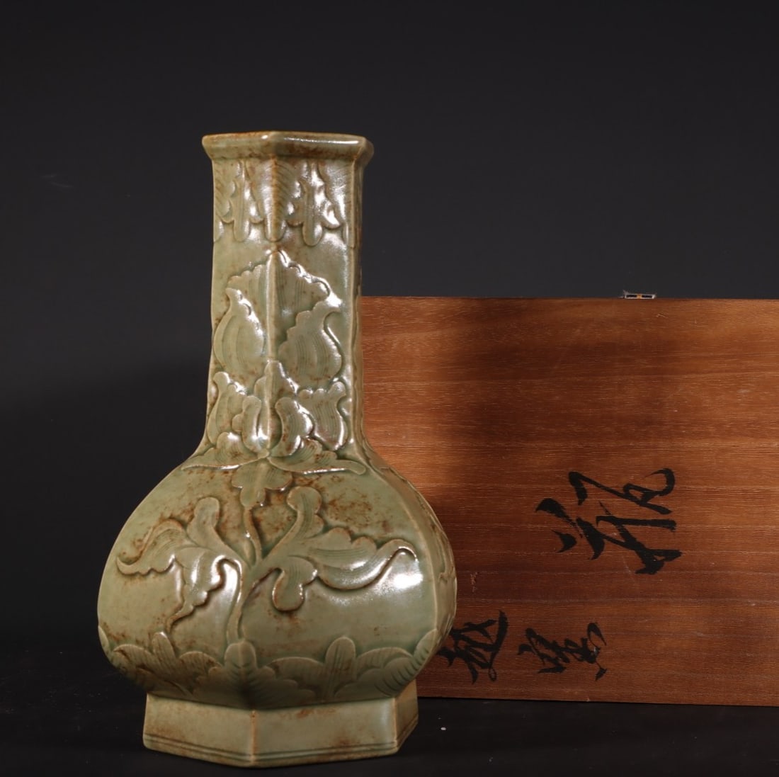 A Exquisite Yue yao Flower Pattern Vase: A Exquisite Yue yao Flower Pattern Vase,Song Dynasty, China,Size:9.6inx5.3in 越窑花卉纹瓶,中国宋代