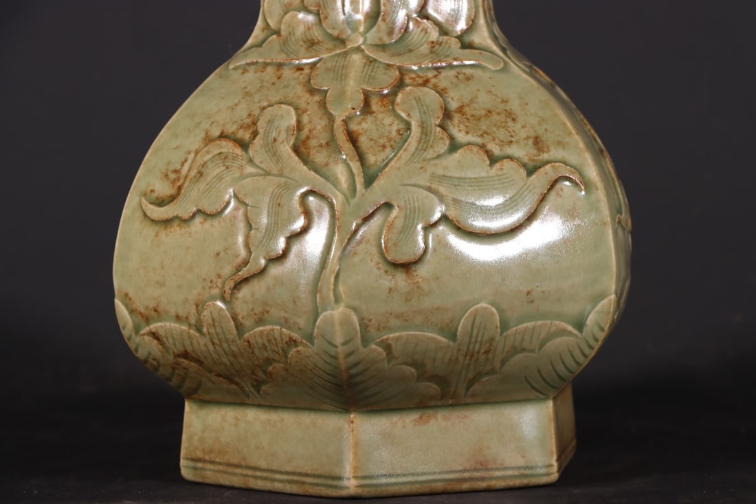 A Exquisite Yue yao Flower Pattern Vase - 4