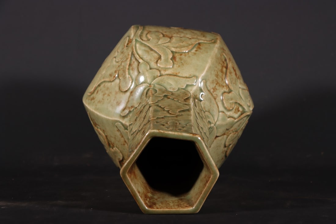 A Exquisite Yue yao Flower Pattern Vase - 8