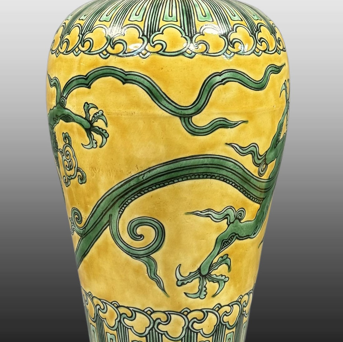 A Exquisite Tri-Color Glazed Dragon Pattern Vase - 3