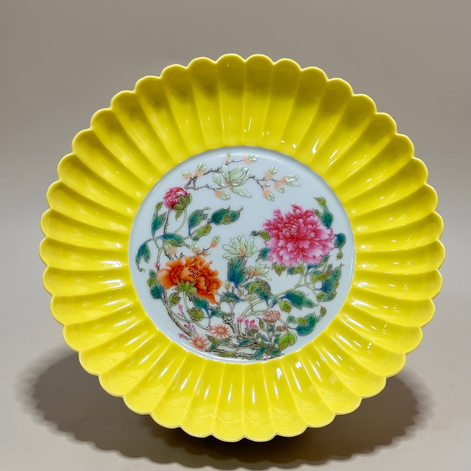 An Exquisite Yellow Ground Famille-Rose Peony Pattern Plate: An Exquisite Yellow Ground Famille-Rose Peony Pattern Plate,Qing Dynasty,China,Qianlong Four-character Mark,Size:1.4inx3in