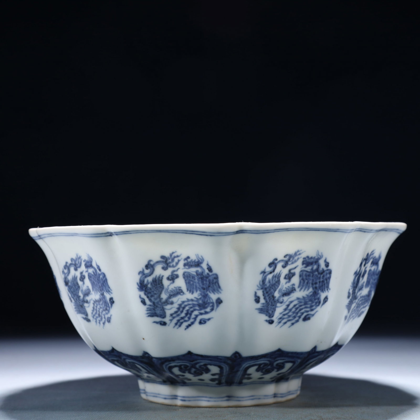 An Exquisite Blue and White Auspicious Cloud and Phoenix Pattern Bowl: An Exquisite Blue and White Auspicious Cloud and Phoenix Pattern Bowl,Ming Dynasty,China,Xuande Six-character Mark,Size:7.7inx3.7in,Weight:650g