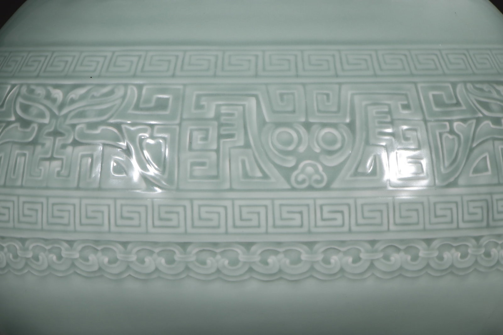 A Huge Celadon Glazed Beast-Face Pattern Vase - 4