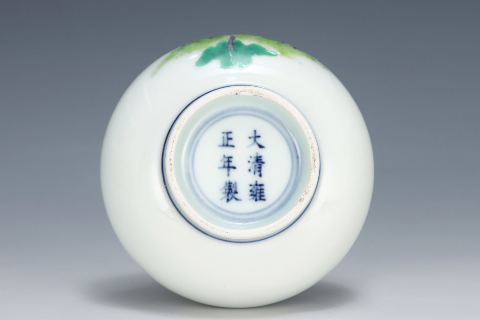 An Exquisite Doucai Flower Pattern Vase - 8