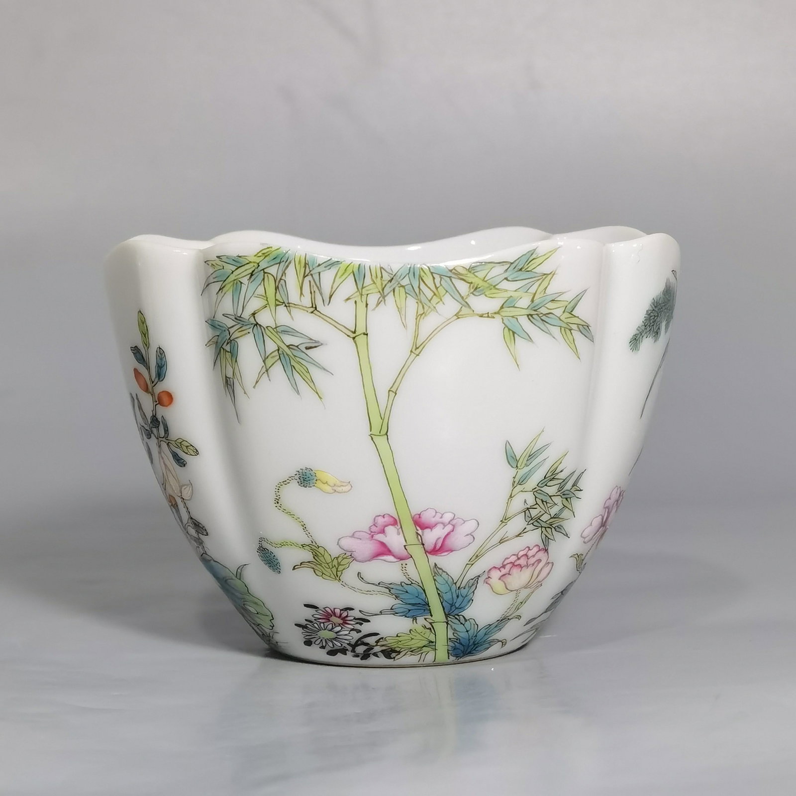 A Pair of Exquisite Famille-Rose Flower and Bird Pattern Cups - 7