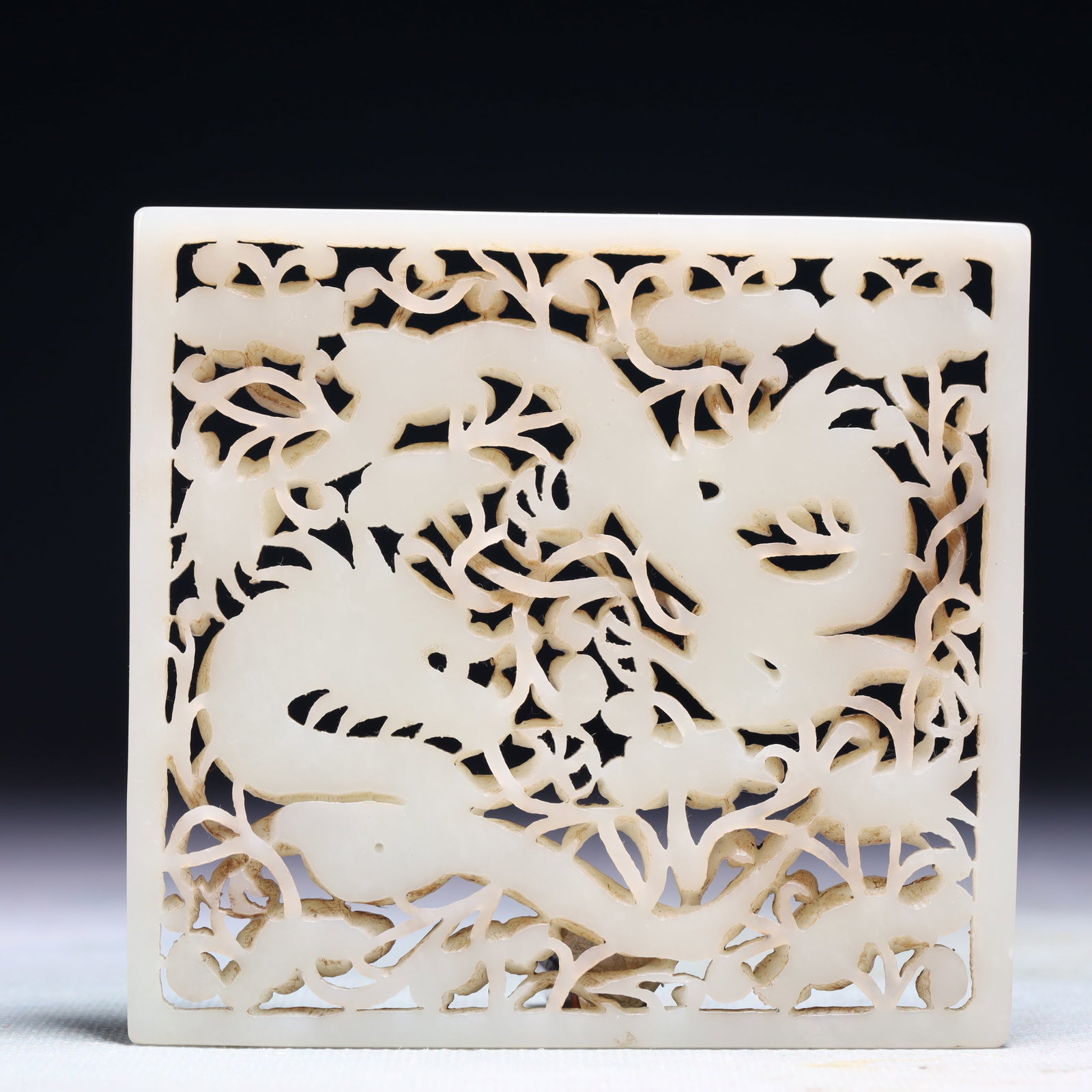 An Exquisite White Jade Dragon Pattern Pendant - 4