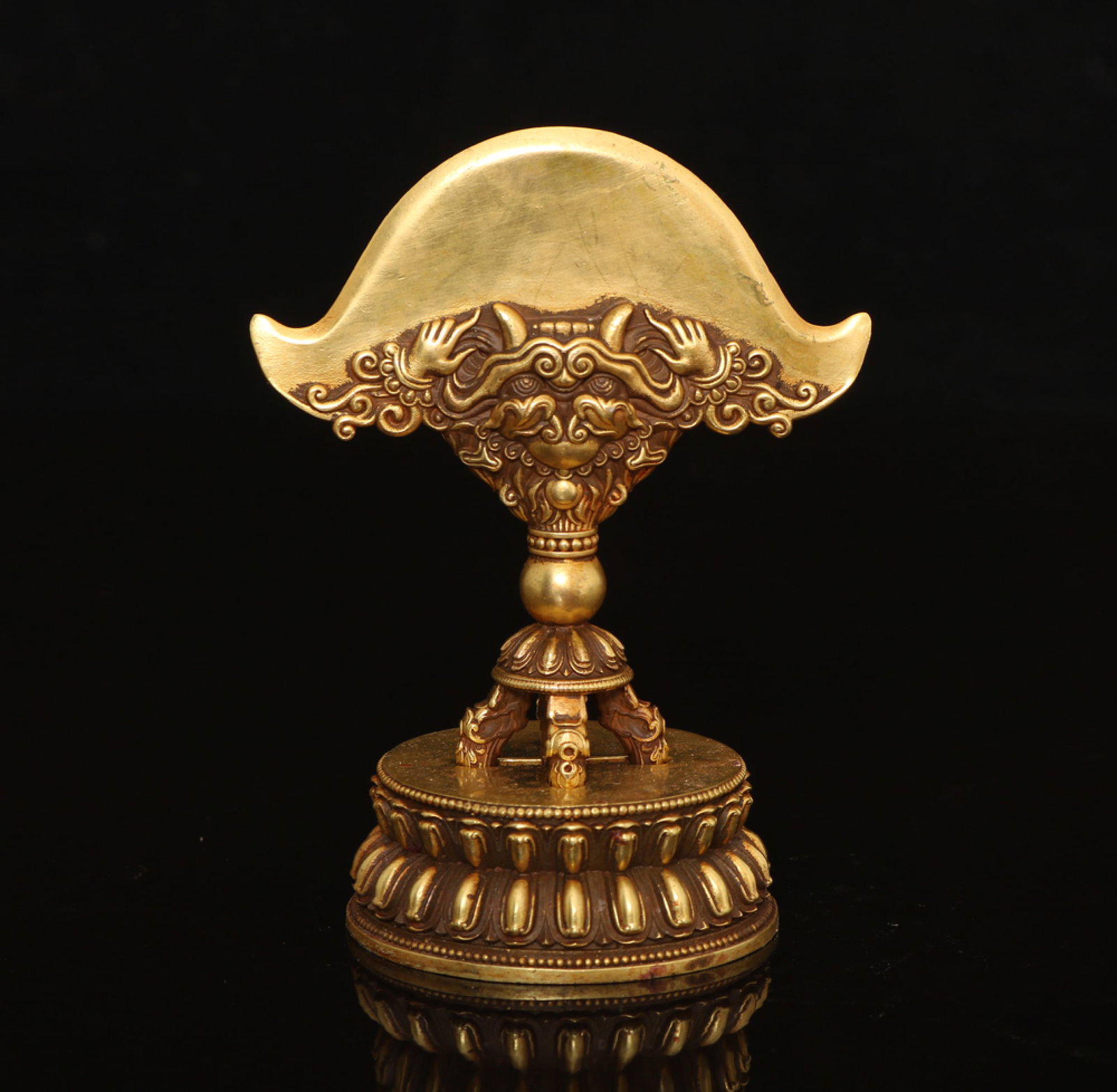 An Exquisite Gilt Bronze Beast-Face Pattern Ornament: An Exquisite Gilt Bronze Beast-Face Pattern Ornament,Qing Dynasty,China,Size:4.1inx3in,Weight:328g