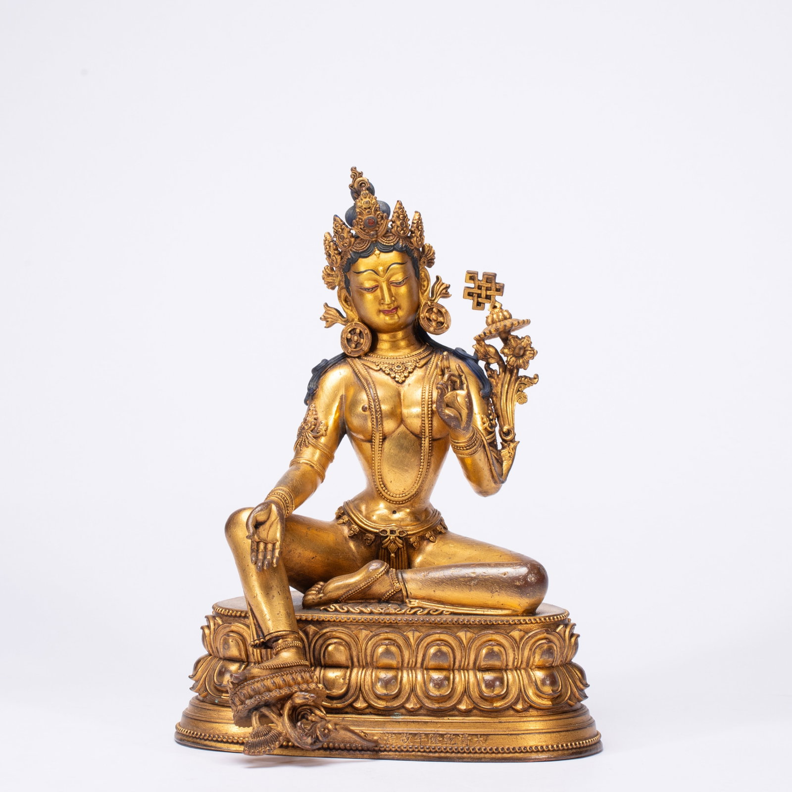 A Solemn Gilt Bronze Statue of Tara: A Solemn Gilt Bronze Statue of Tara,Qing Dynasty,China,Qianlong Mark,Size:5.9inx5.1inx8.3in,Weight:1720g