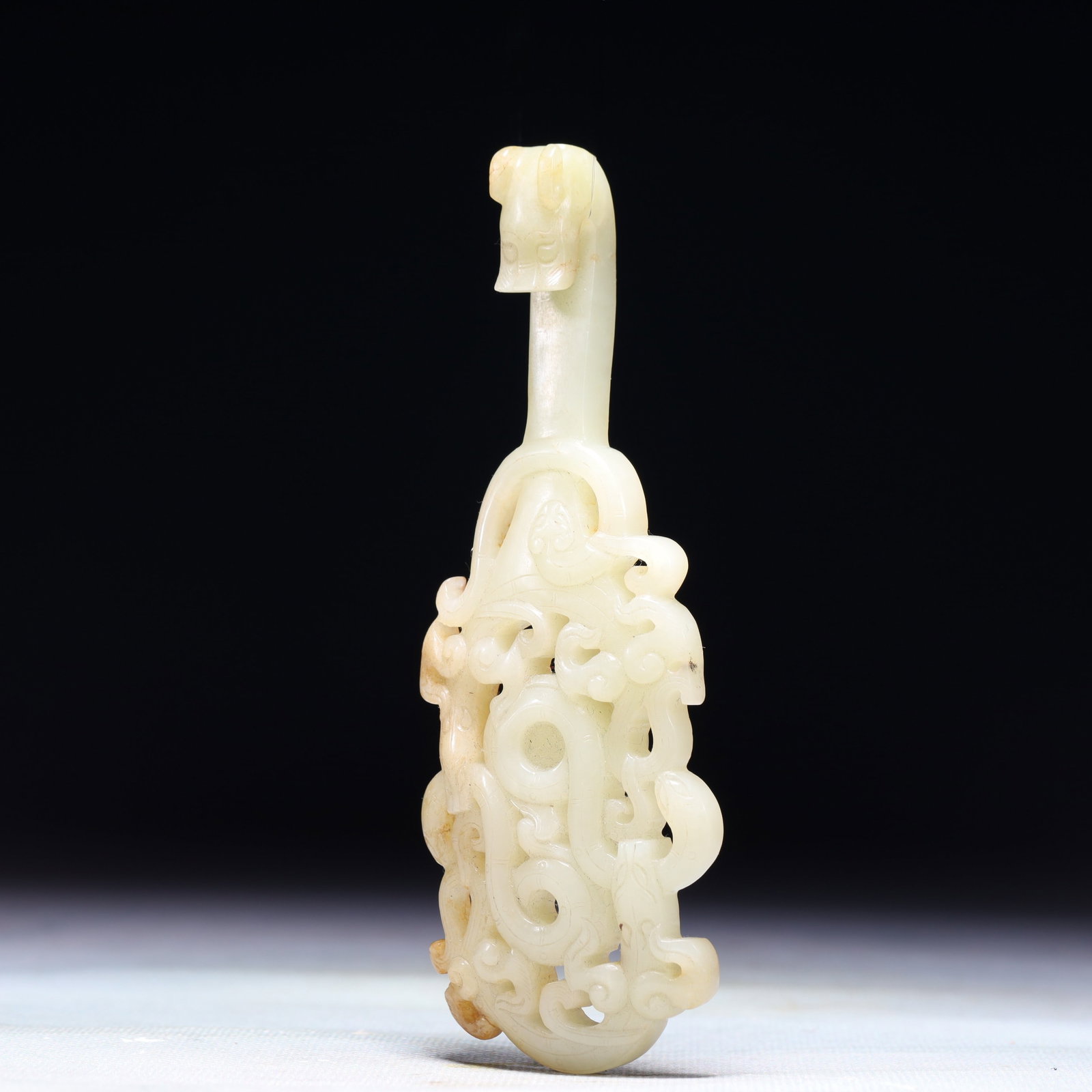 An Exquisite White Jade Dragon Pattern Buckle - 2