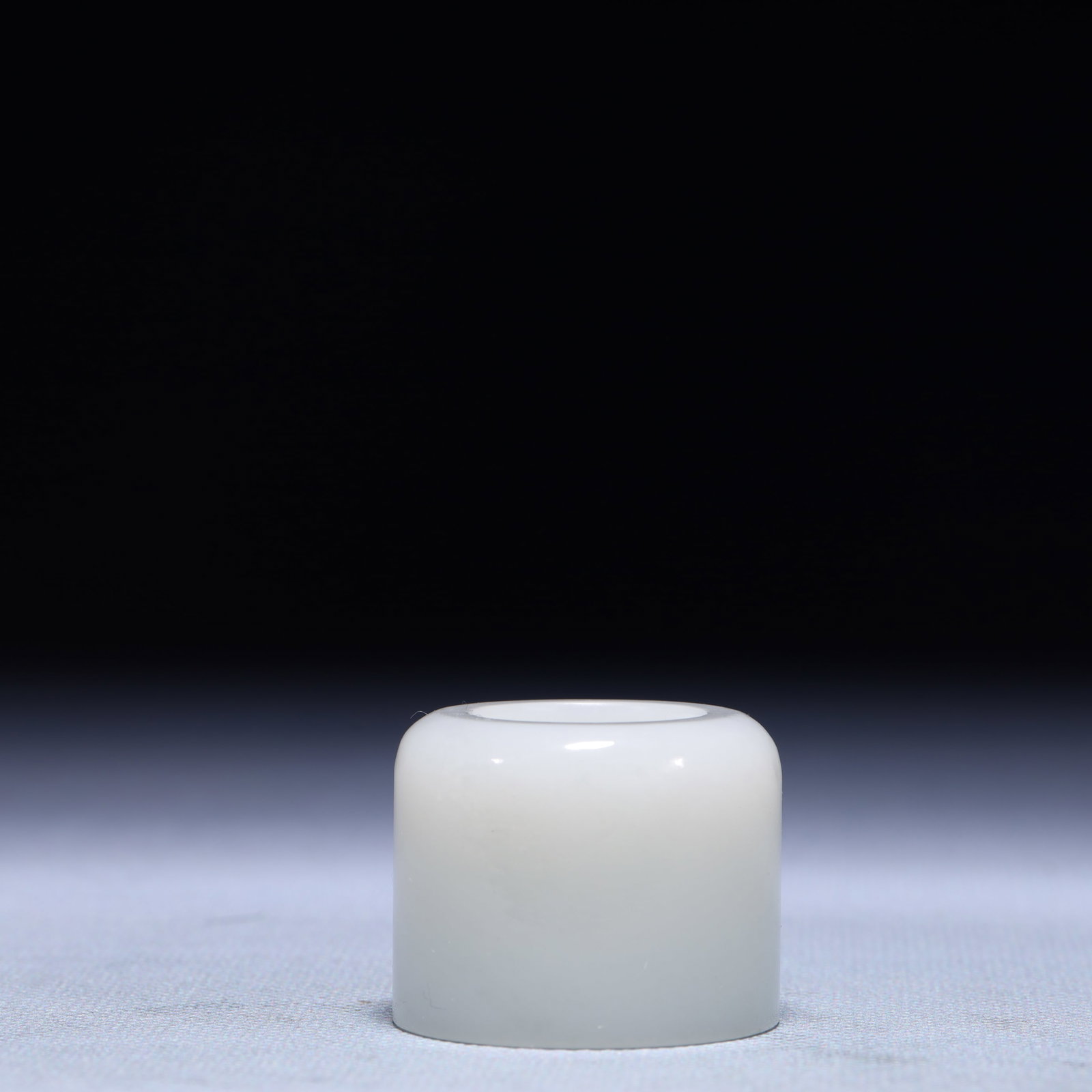 An Exquisite White Jade Thumb Ring - 3