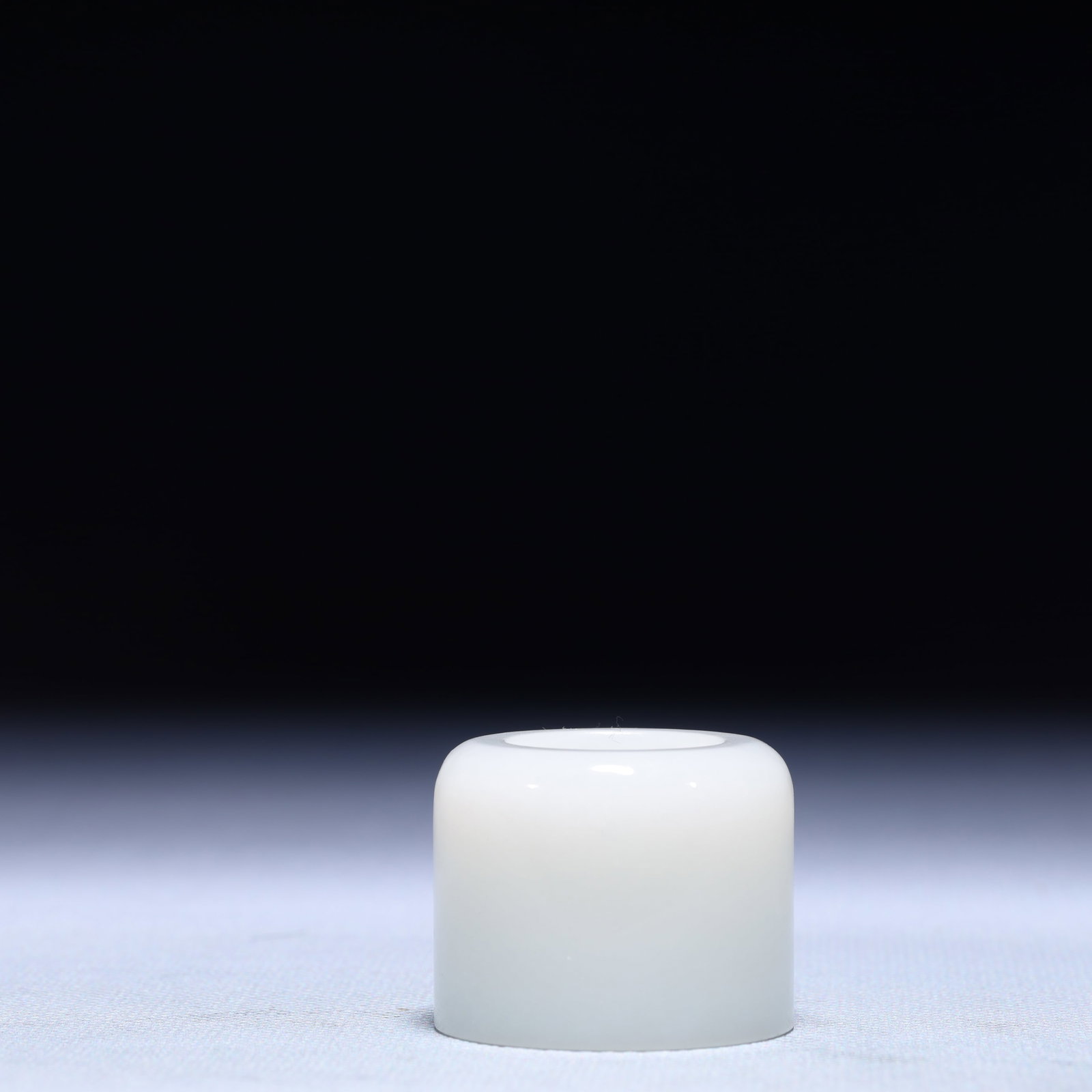 An Exquisite White Jade Thumb Ring - 4