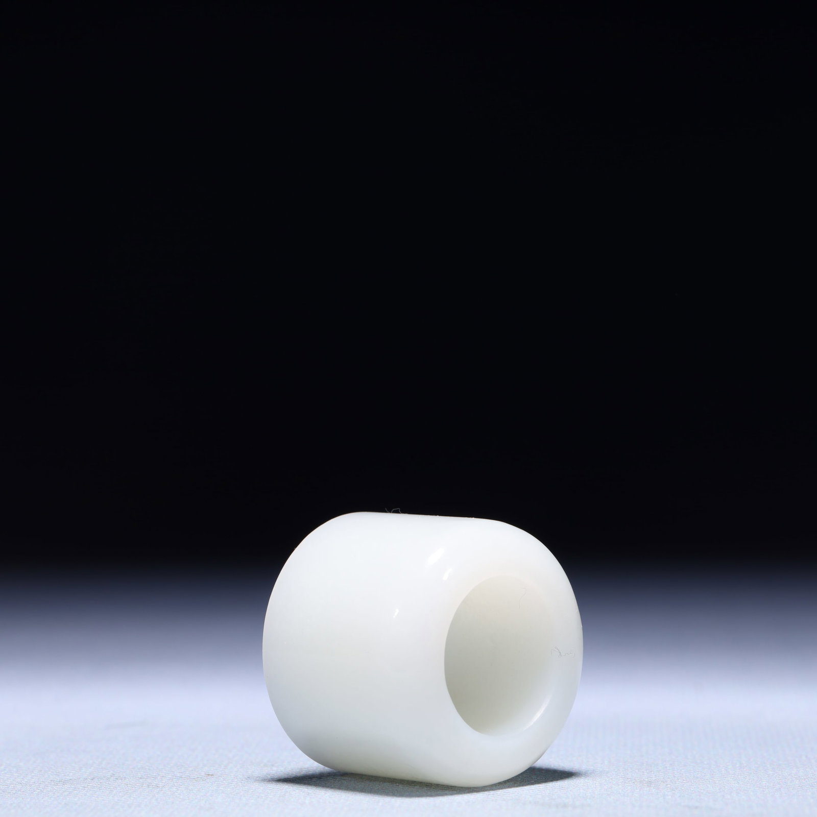 An Exquisite White Jade Thumb Ring - 5