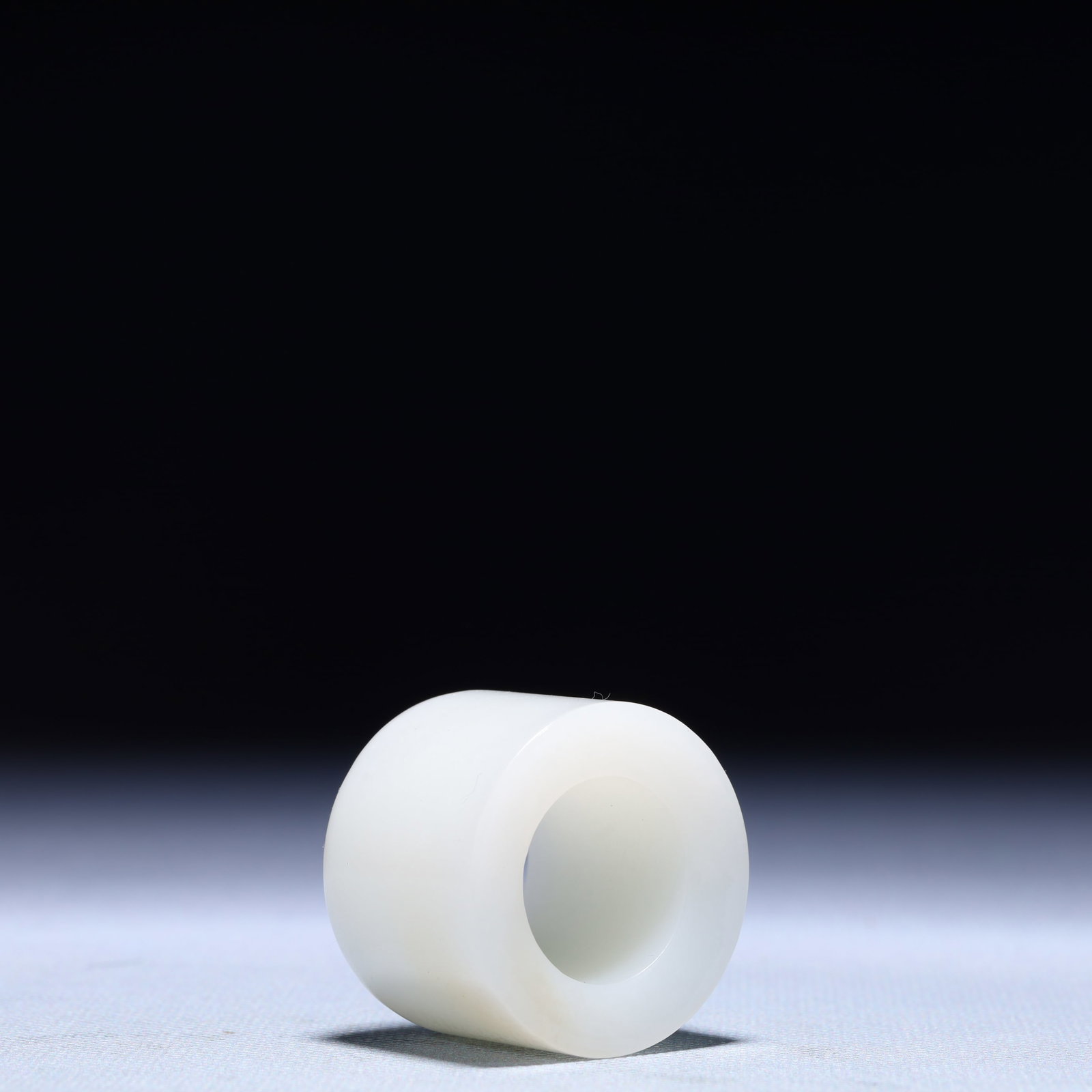 An Exquisite White Jade Thumb Ring - 6