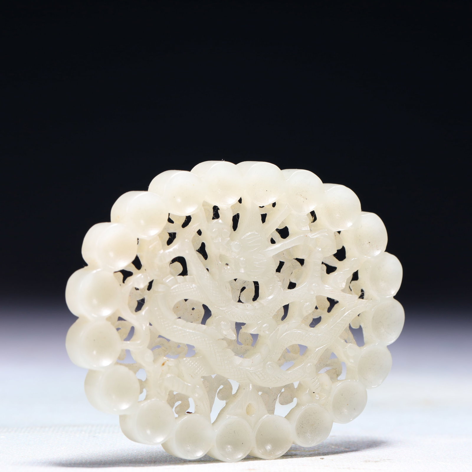 An Exquisite White Jade Dragon Pattern Pendant - 3