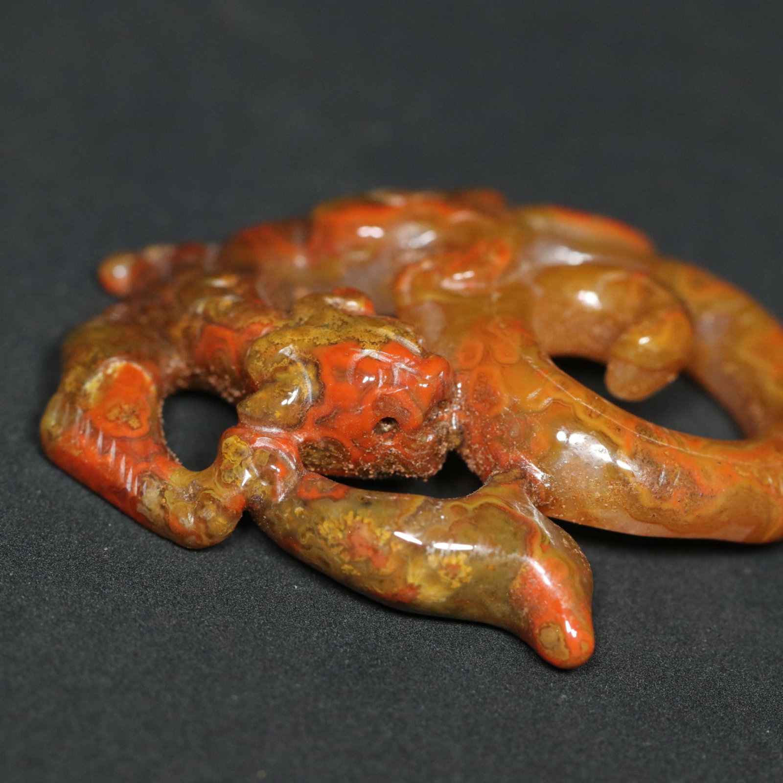 An Exquisite Agate Chi-Dragon Pattern Pendant - 4