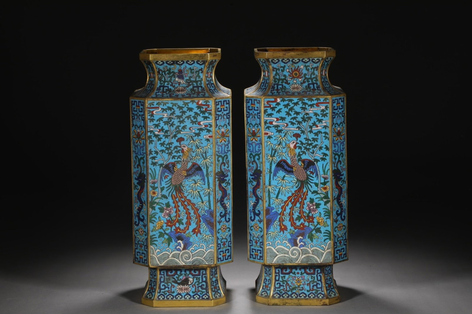A Pair of Exquisite Cloisonne Flower and Phoenix Pattern Vase: A Pair of Exquisite Cloisonne Flower and Phoenix Pattern Vases,Qing Dynasty,China,Size:15.6inx5.9in,Weight:4250g
