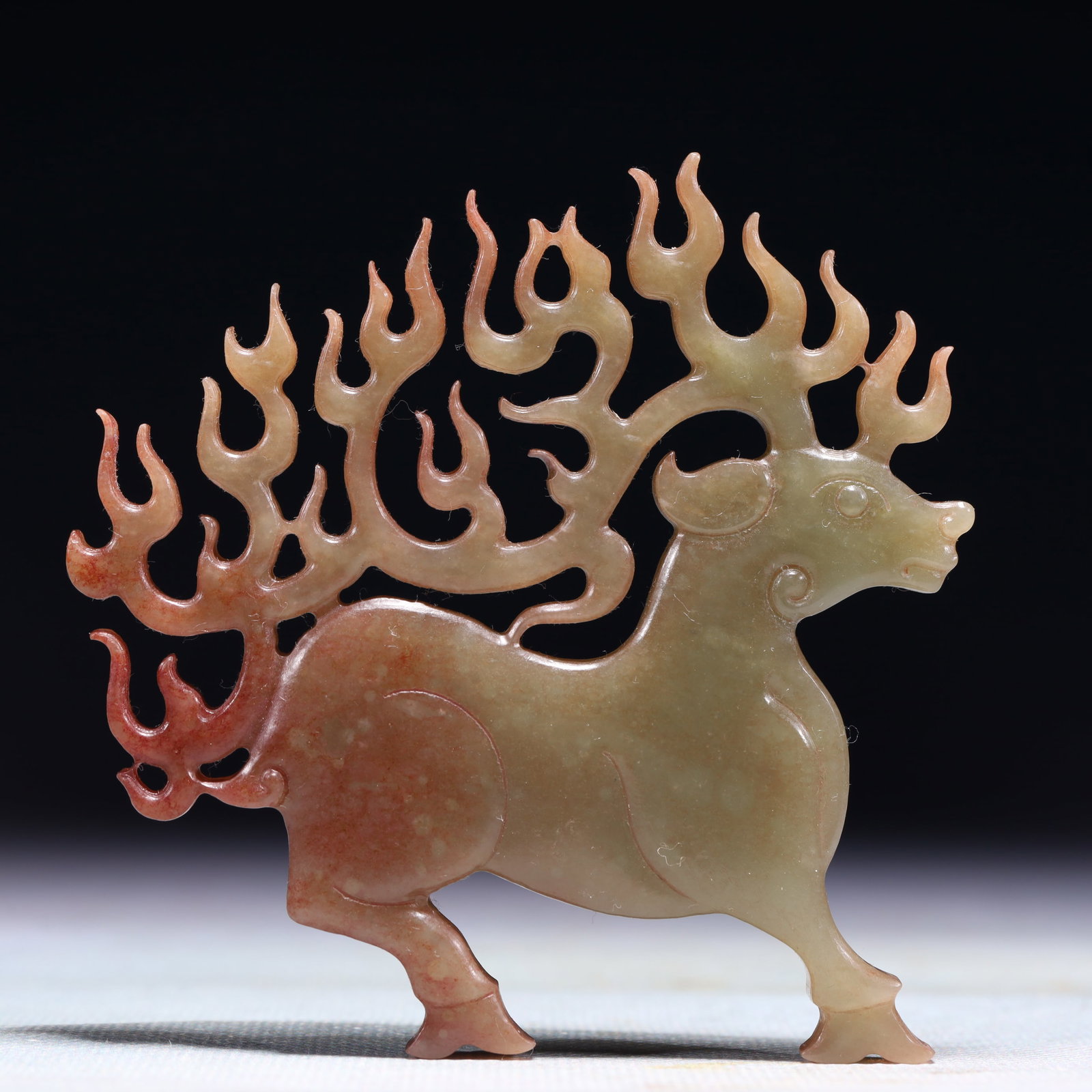 An Exquisite White Jade Deer Pattern Pendant: An Exquisite White Jade Deer Pattern Pendant,Qing Dynasty,China,Size:3.3inx3.1in,Weight:83.4g 白玉鹿纹佩,中国清代