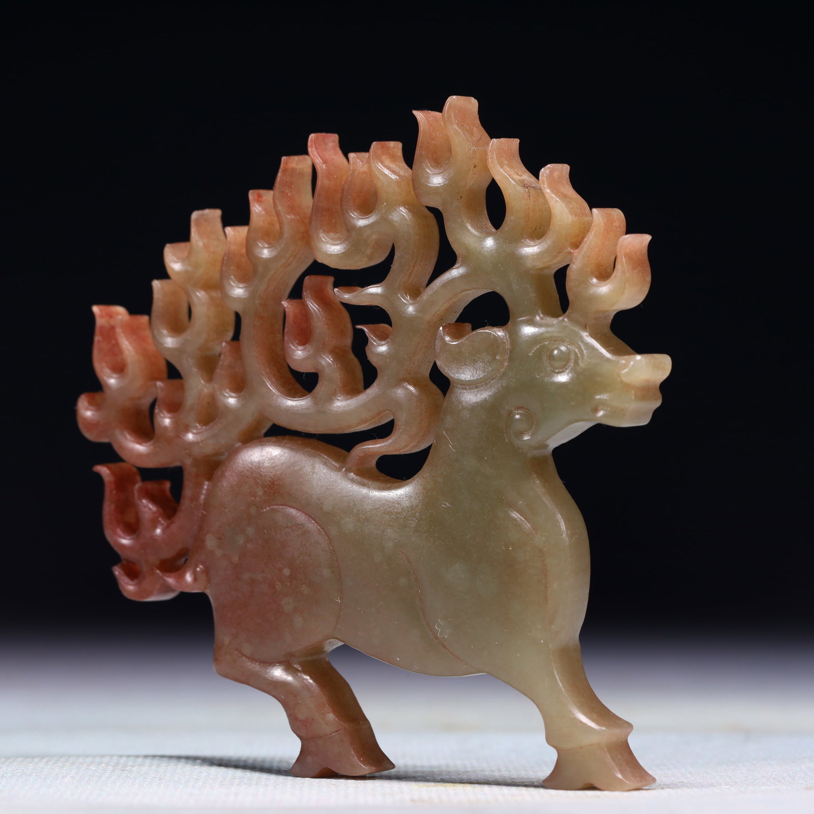An Exquisite White Jade Deer Pattern Pendant - 2