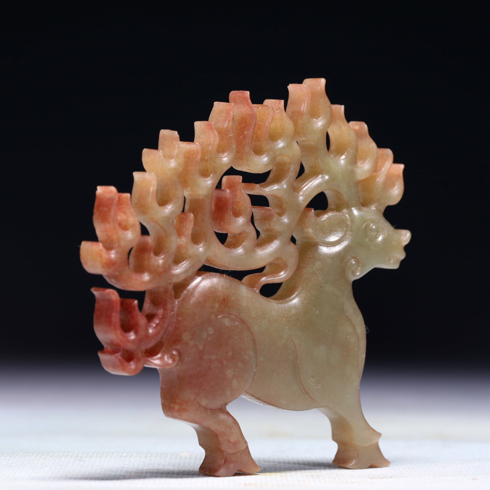 An Exquisite White Jade Deer Pattern Pendant - 3