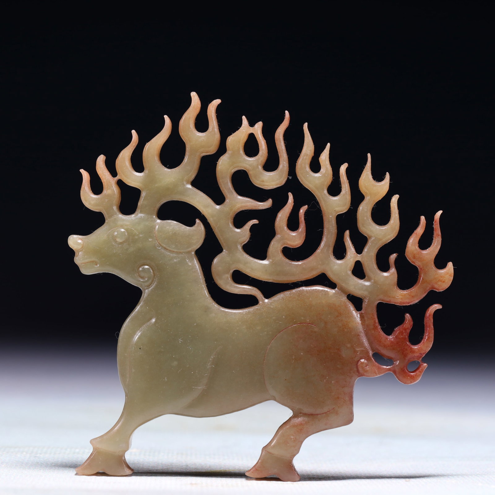 An Exquisite White Jade Deer Pattern Pendant - 4