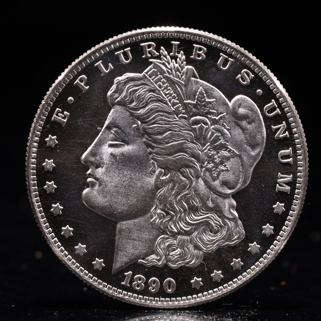 USA Morgan Dollar 1890 Coin: Obv: profile bust with date below and E PLURIBUS UNUM legend and stars around. Rev: eagle with In God we trust above within wreath with UNITED STATES OF AMERICA ONE DOLLAR legend. IN GOD WE TRUST / LI