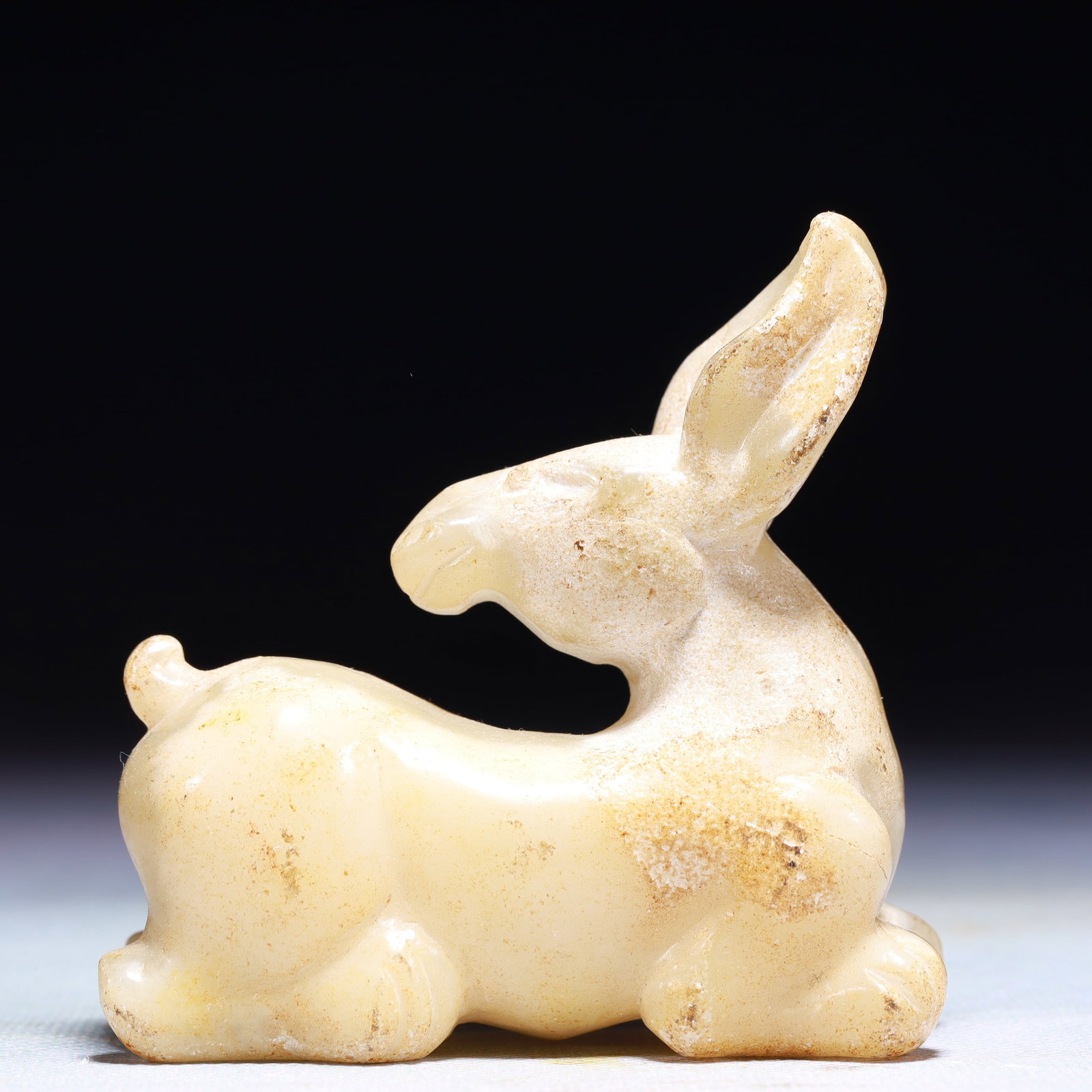 An Exquisite Archaic Jade Deer Ornament: An Exquisite Archaic Jade Deer Ornament,Ancient Time,China,Size:3.1inx1.4inx3.1in,Weight:271g 高古玉鹿摆件中国远古时期