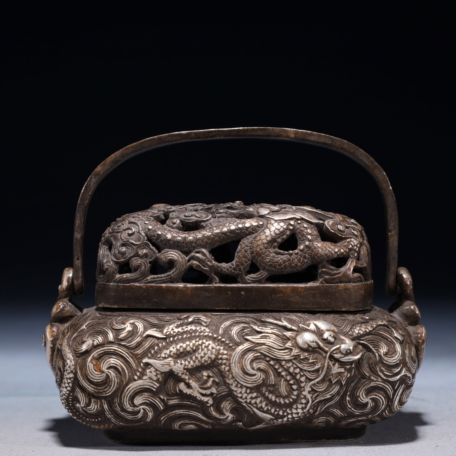 An Exquisite Silver-plated Bronze Auspicious Cloud and Dragon Pattern Loop-Handled Censer - 4