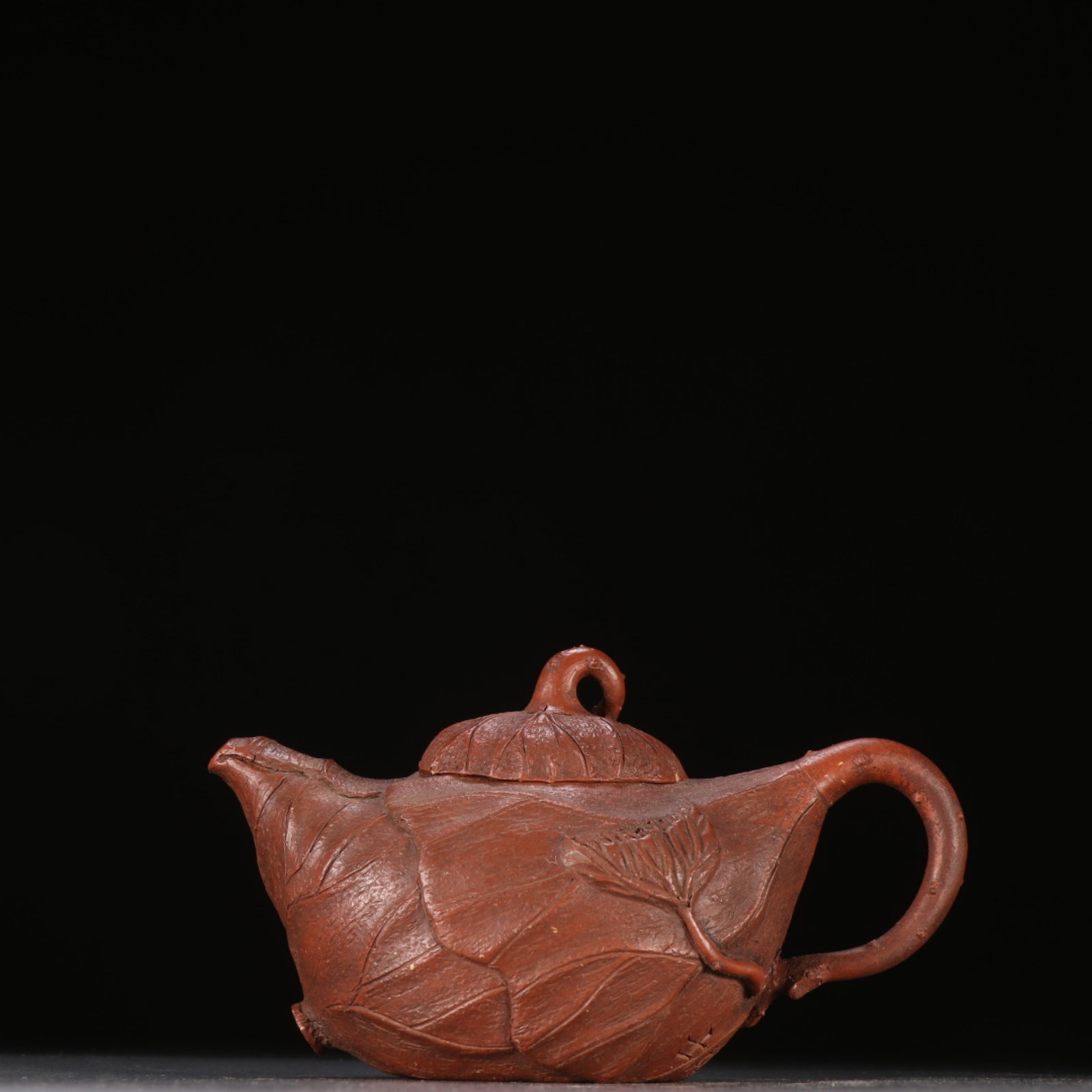 A Rare Purple Sands Leaf Pattern Teapot: A Rare Purple Sands Leaf Pattern Teapot,Qing Dynasty,China,Suxin Jushi Mark,Size:2.7inx4.6in