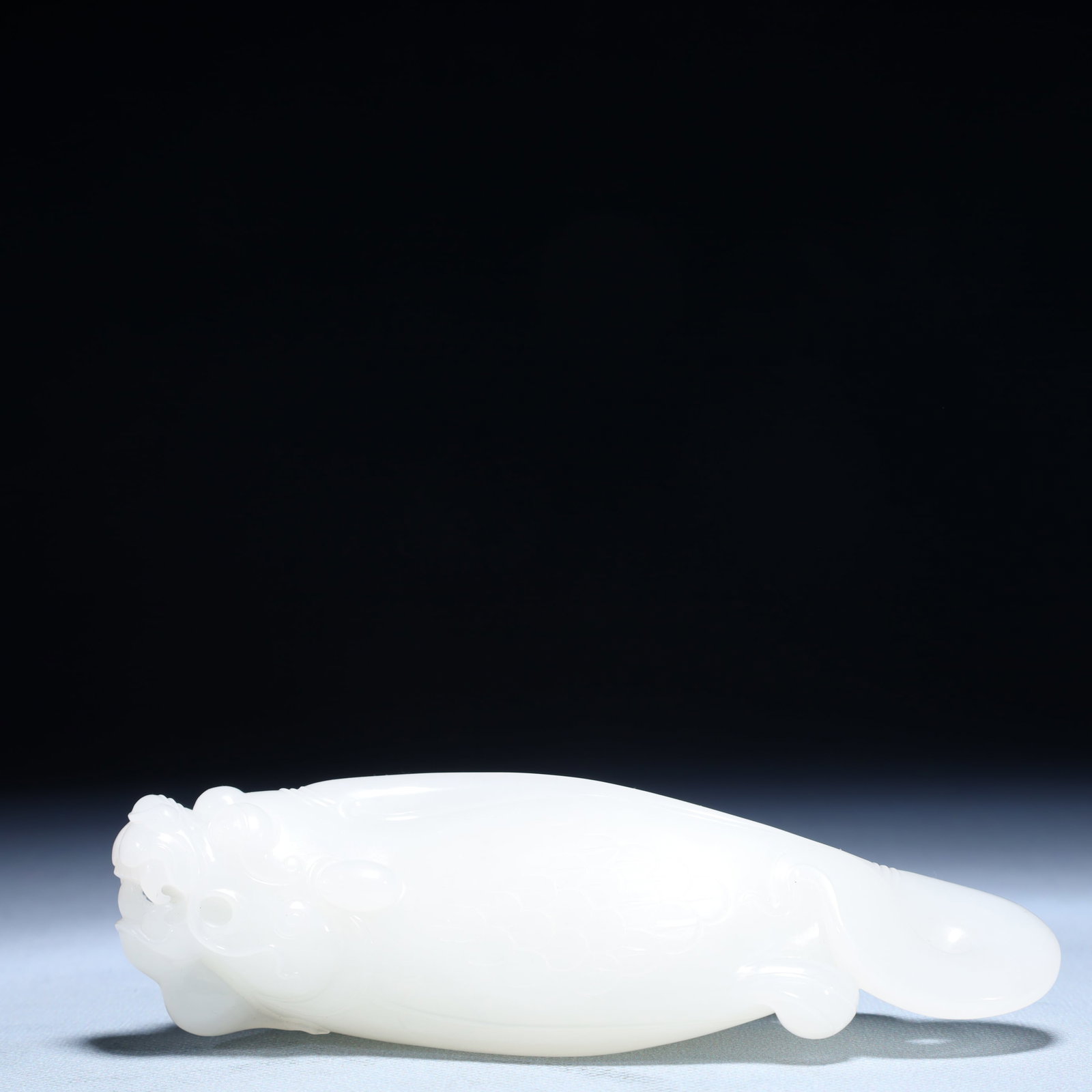 An Exquisite White Jade Dragon Fish Ornament: An Exquisite White Jade Dragon Fish Ornament,Qing Dynasty,China,Size:5.7inx2inx1.6in,Weight:370g 白玉龙鱼摆件,中国清代
