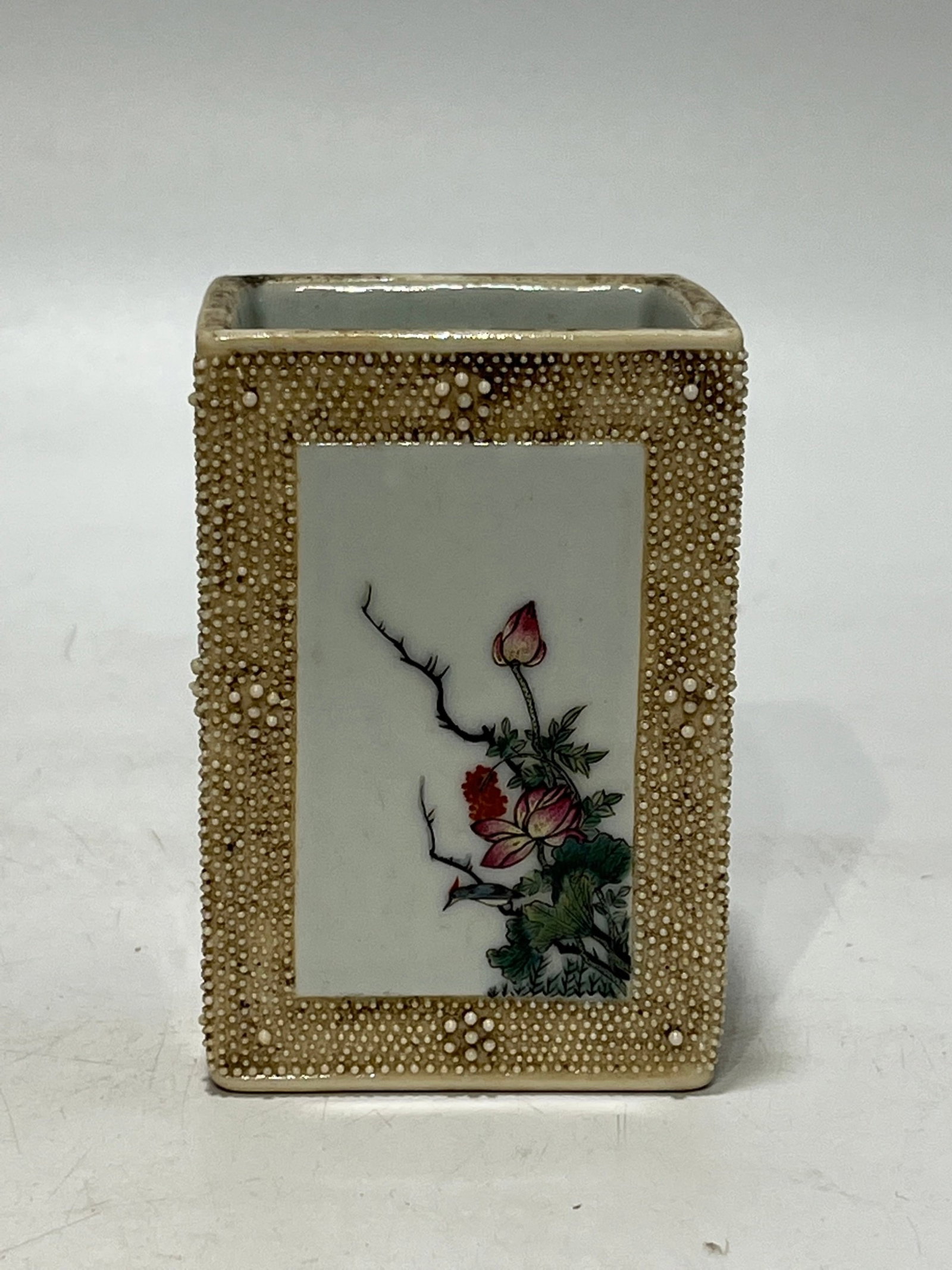 An Exquisite Famille-Rose Flower and Bird Pattern Brush Pot: An Exquisite Famille-Rose Flower and Bird Pattern Brush Pot,Qing Dynasty,China,Qianlong Four-character Mark,Size:3.3in