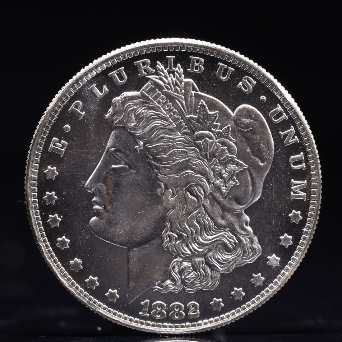 USA Morgan Dollar 1882 Coin: Obv: profile bust with date below and E PLURIBUS UNUM legend and stars around. Rev: eagle with In God we trust above within wreath with UNITED STATES OF AMERICA ONE DOLLAR legend. IN GOD WE TRUST / LI