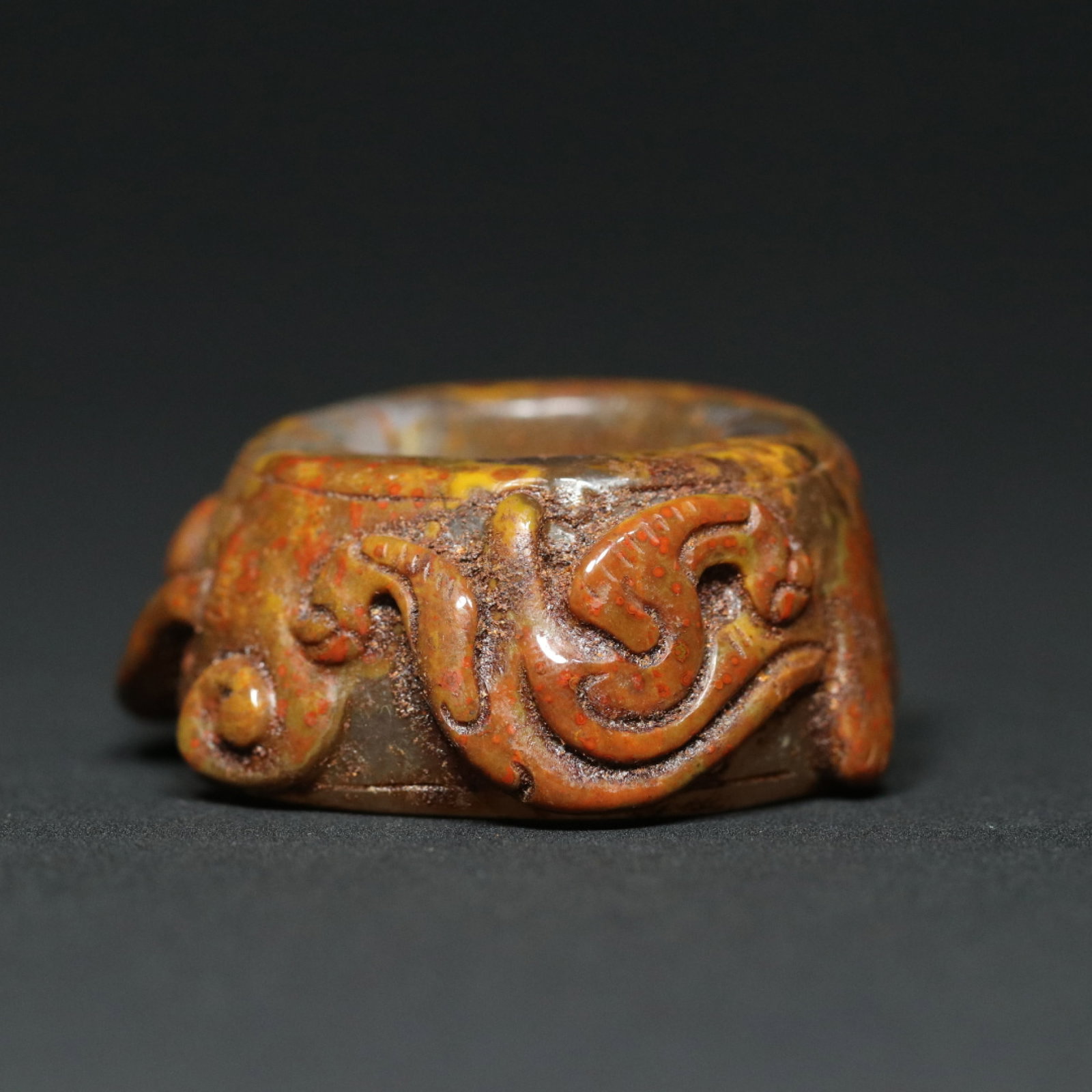 An Exquisite Agate Chi-Dragon Pattern Fingerstall - 3
