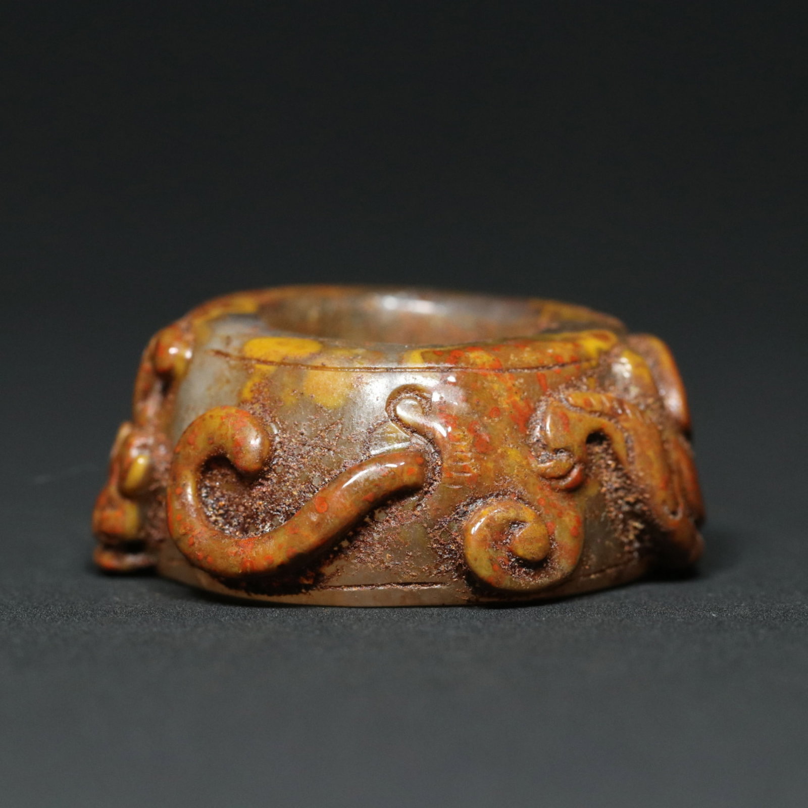 An Exquisite Agate Chi-Dragon Pattern Fingerstall - 4