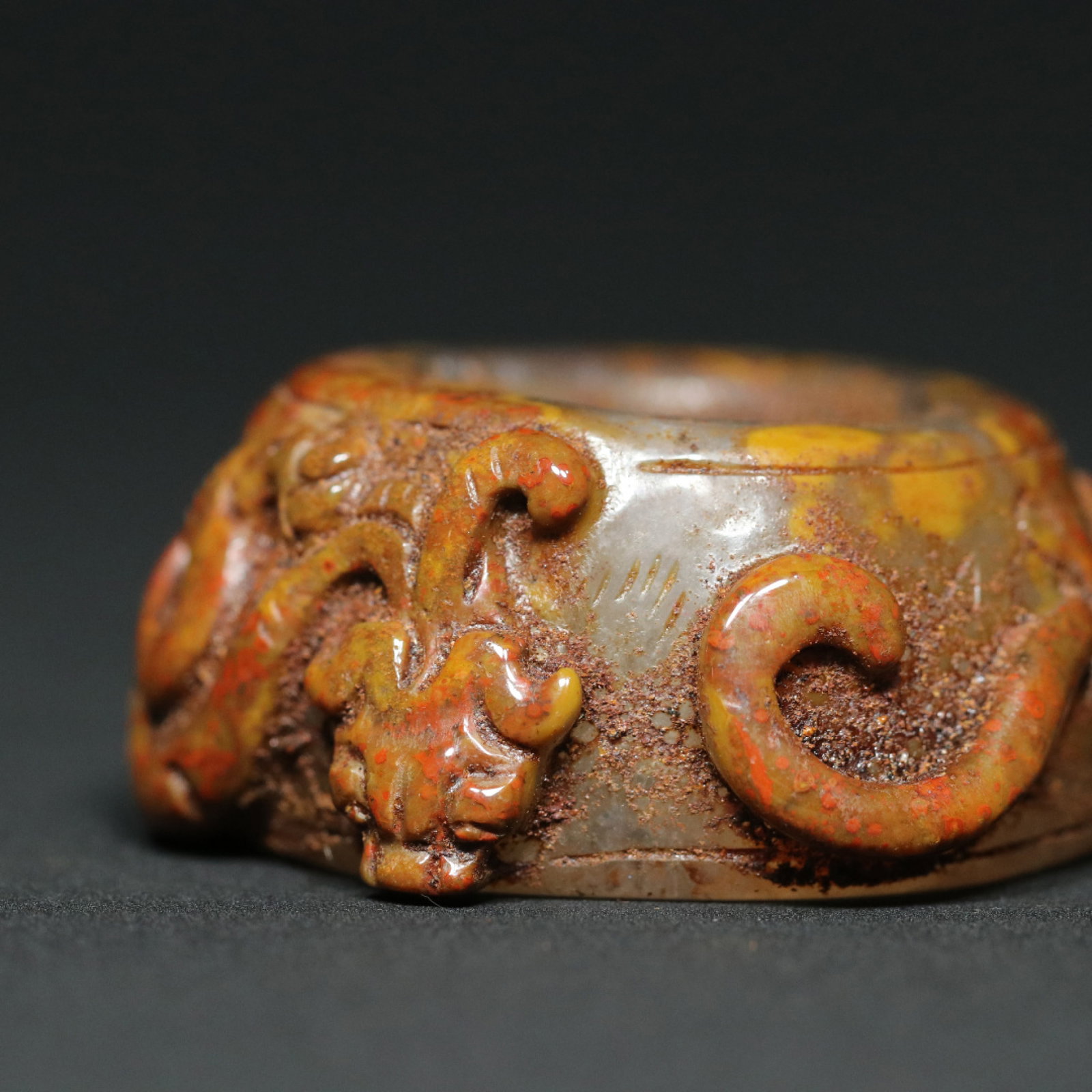 An Exquisite Agate Chi-Dragon Pattern Fingerstall - 9