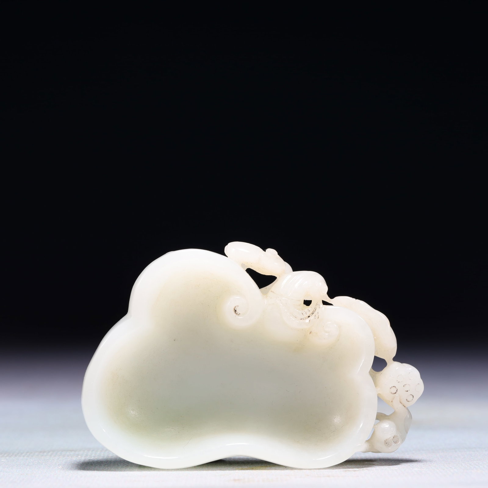 An Exquisite White Jade Lotus Root Pattern Inkstone: An Exquisite White Jade Lotus Root Pattern Inkstone,Qing Dynasty,China,Size:3.3inx2.2inx0.8in,Weight:106.5g 白玉莲藕纹砚台,中国清代
