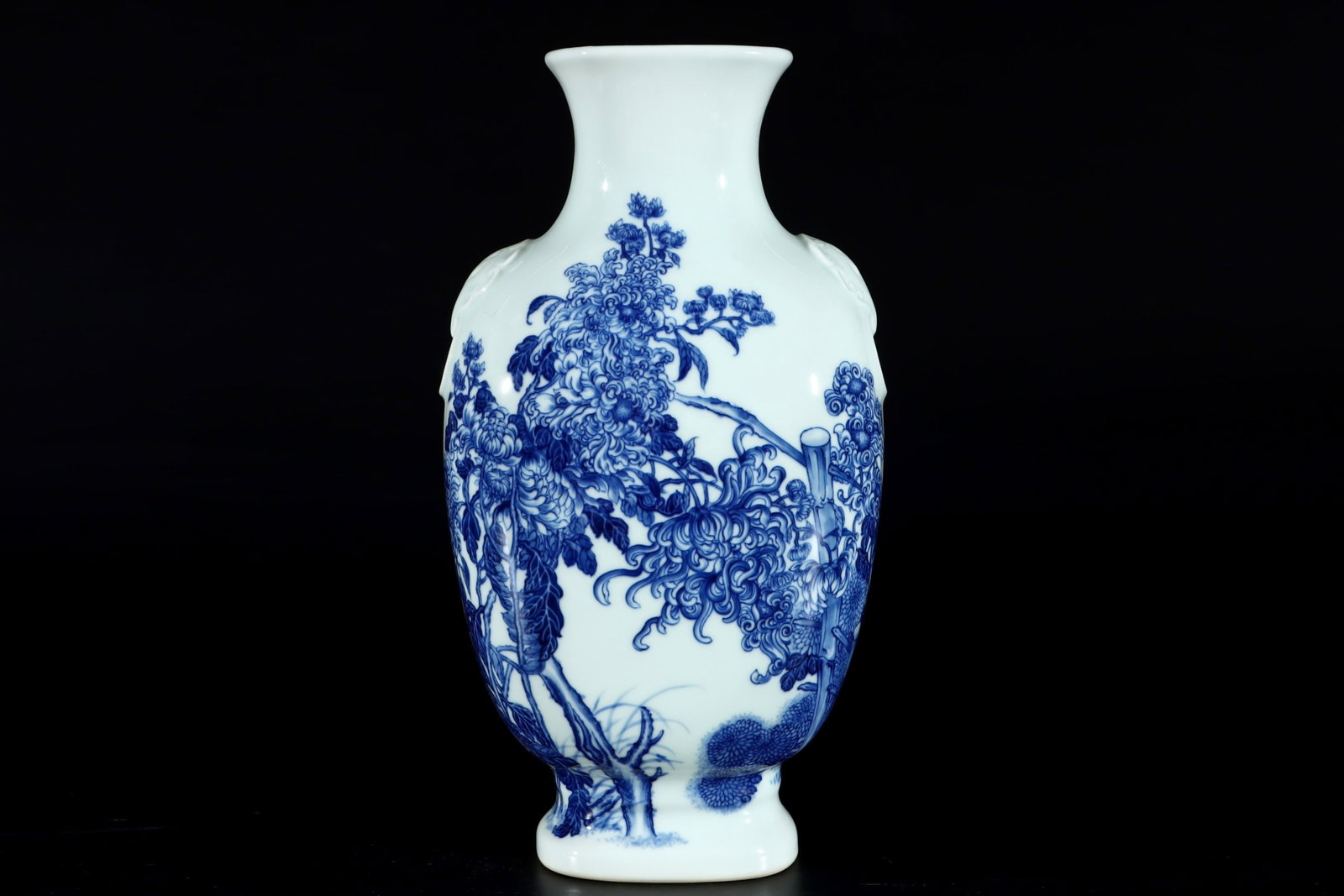 A Rare Blue and White Chrysanthemum Pattern Double-Ears Vase: A Rare Blue and White Chrysanthemum Pattern Double-Ears Vase,Qing Dynasty,China,Yongzheng Six-character Mark,Size:12.2inx6.6in 青花菊花纹双耳瓶中&