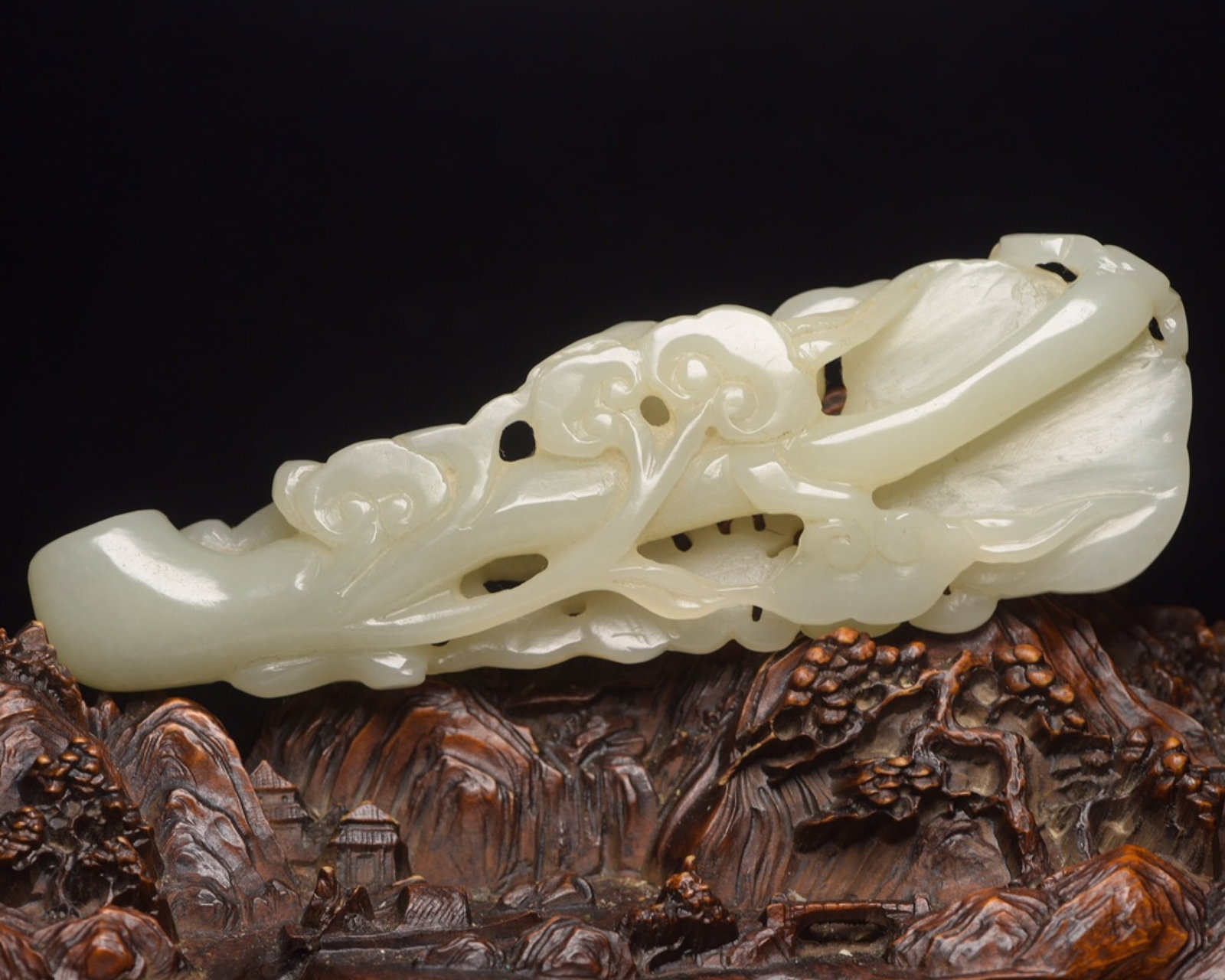 An Exquisite White Jade Auspicious Cloud Pattern Ruyi - 2