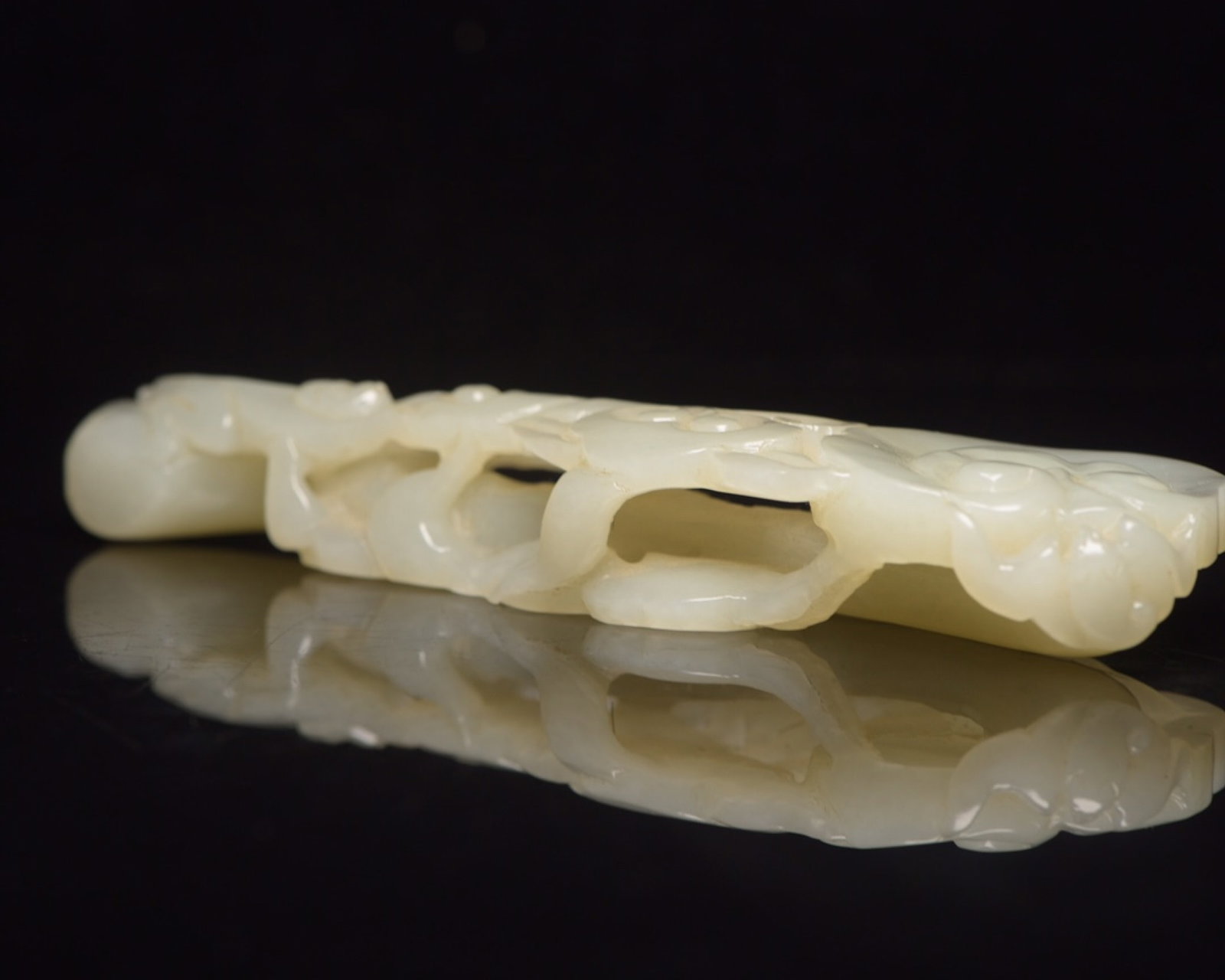 An Exquisite White Jade Auspicious Cloud Pattern Ruyi - 3