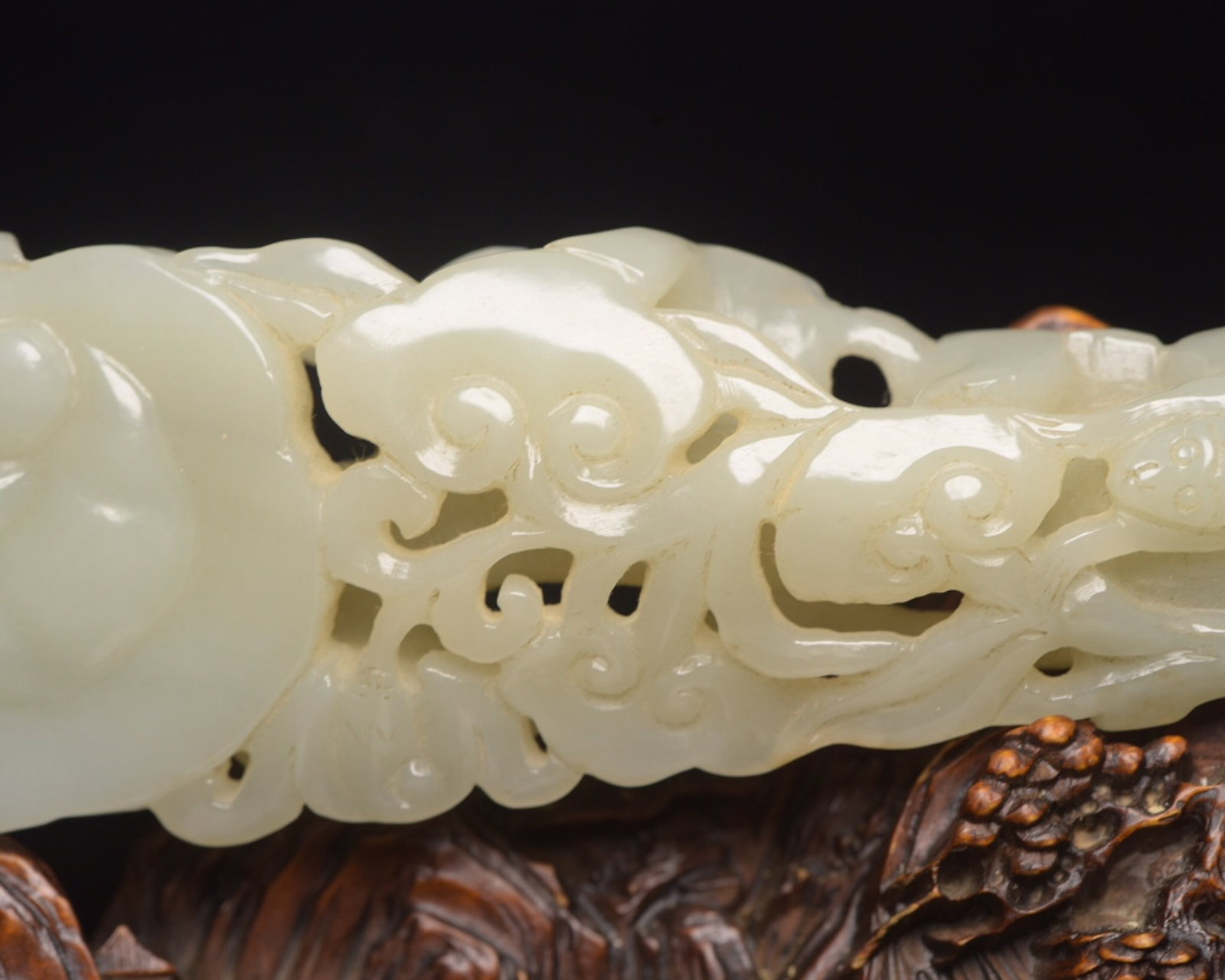 An Exquisite White Jade Auspicious Cloud Pattern Ruyi - 6
