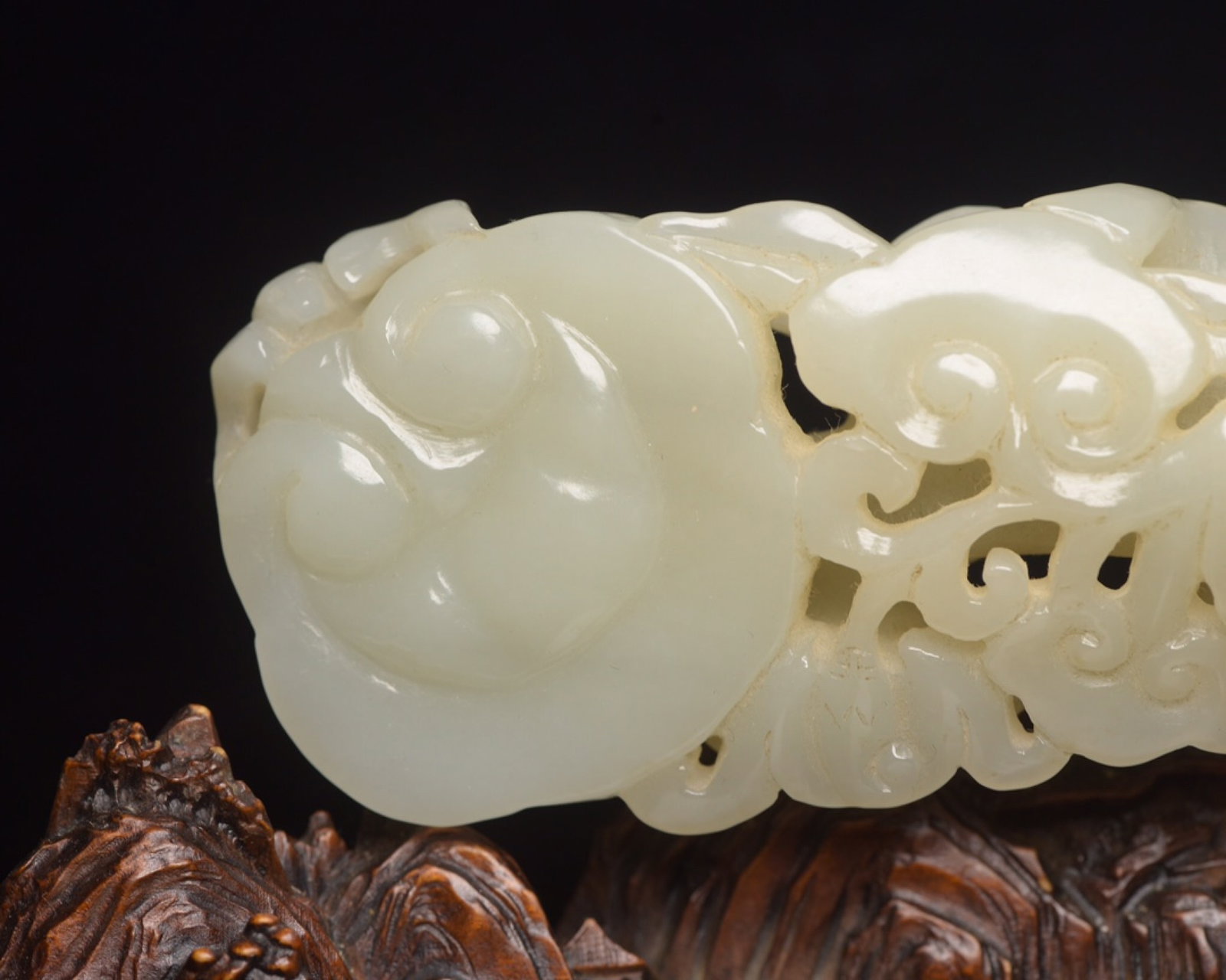 An Exquisite White Jade Auspicious Cloud Pattern Ruyi - 7