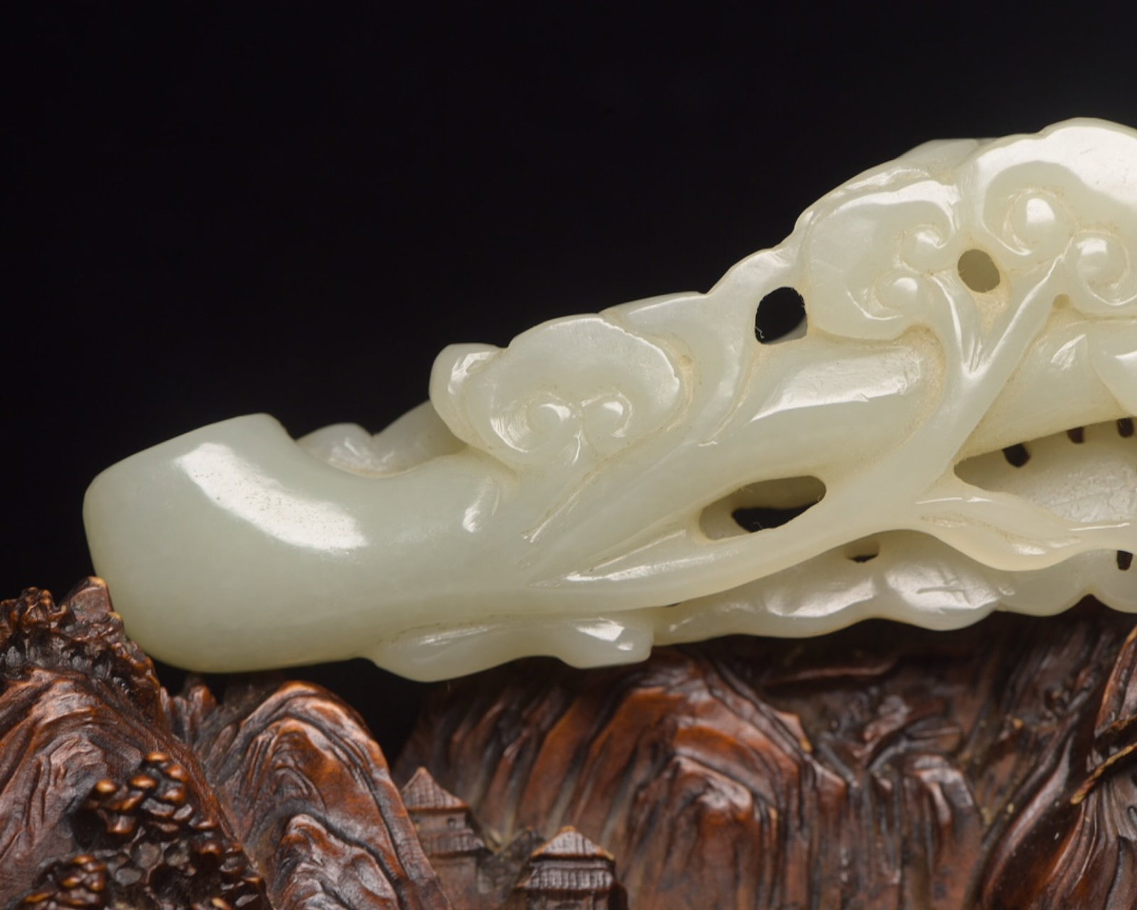An Exquisite White Jade Auspicious Cloud Pattern Ruyi - 9