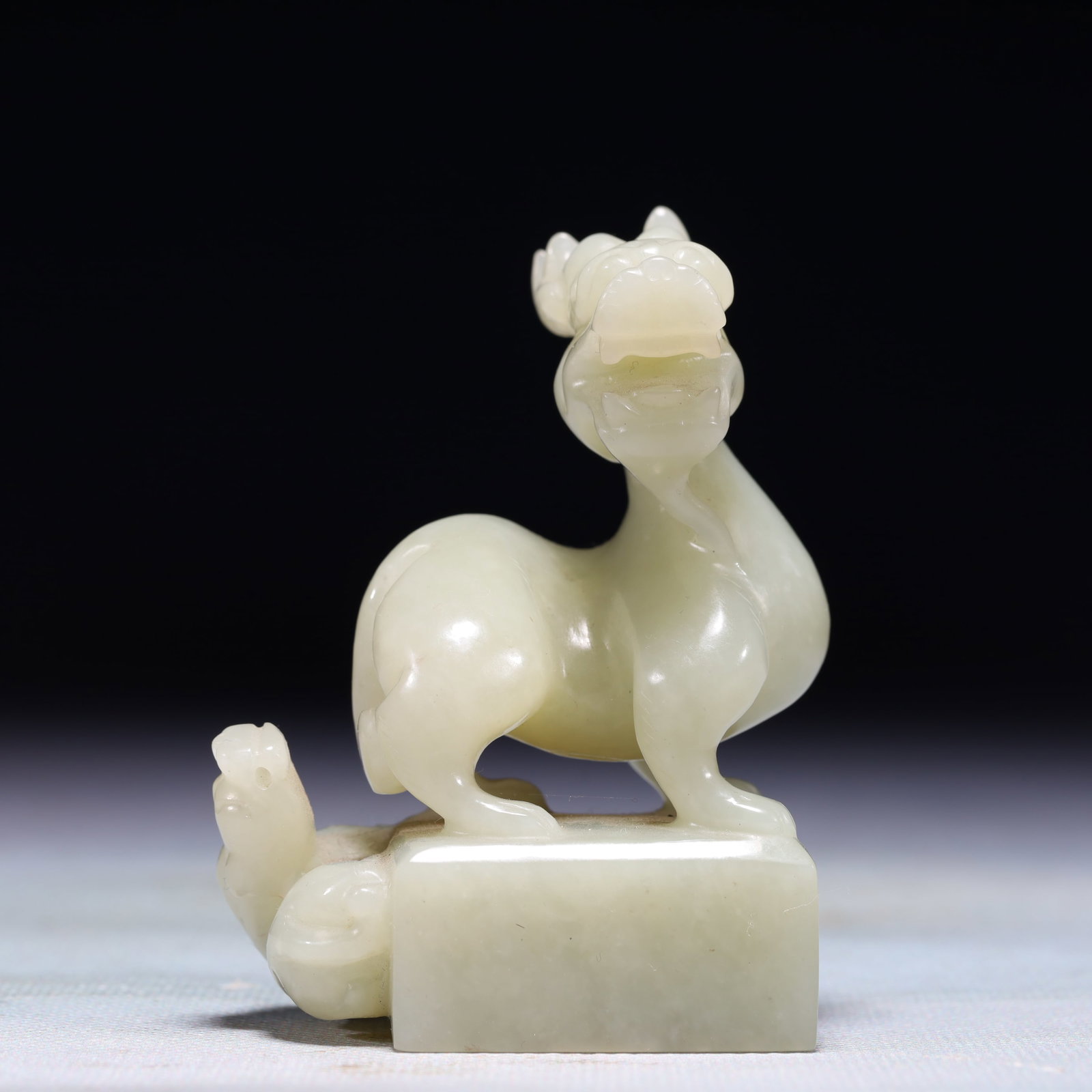 An Exquisite White Jade Auspicious Beast Pattern Seal: An Exquisite White Jade Auspicious Beast Pattern Seal,Qing Dynasty,China,Size:2.4inx1.6inx3in,Weight:218.5g 白玉瑞兽纹印章,中国清代