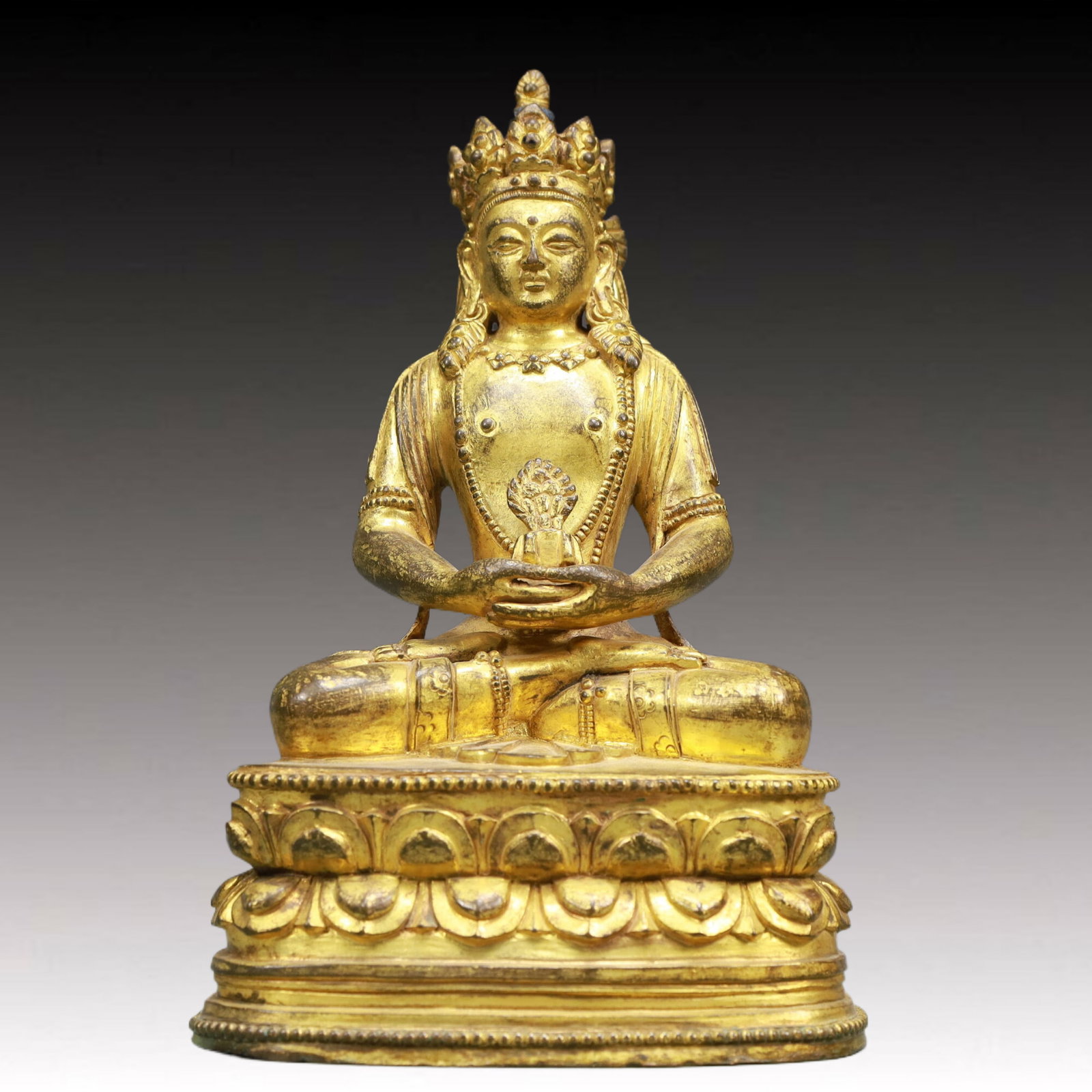 A Solemn Gilt Bronze Statue of Bodhisattva: A Solemn Gilt Bronze Statue of Bodhisattva,Qing Dynasty, China,Size:5.7inx4.3inx9.4in Weight:2950g 铜鎏金菩萨像,中国清代
